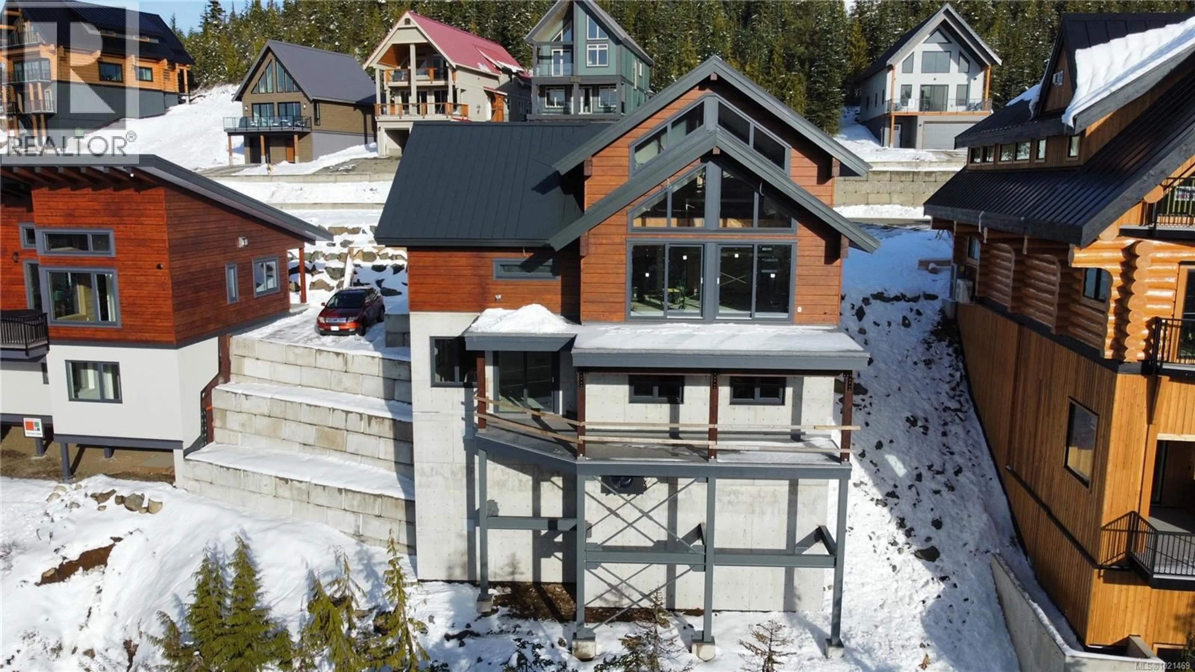 A pic from outside/outdoor area/front of a property/back of a property/a pic from drone, building for 665 ARROWSMITH RIDGE, Courtenay British Columbia V9J1L0