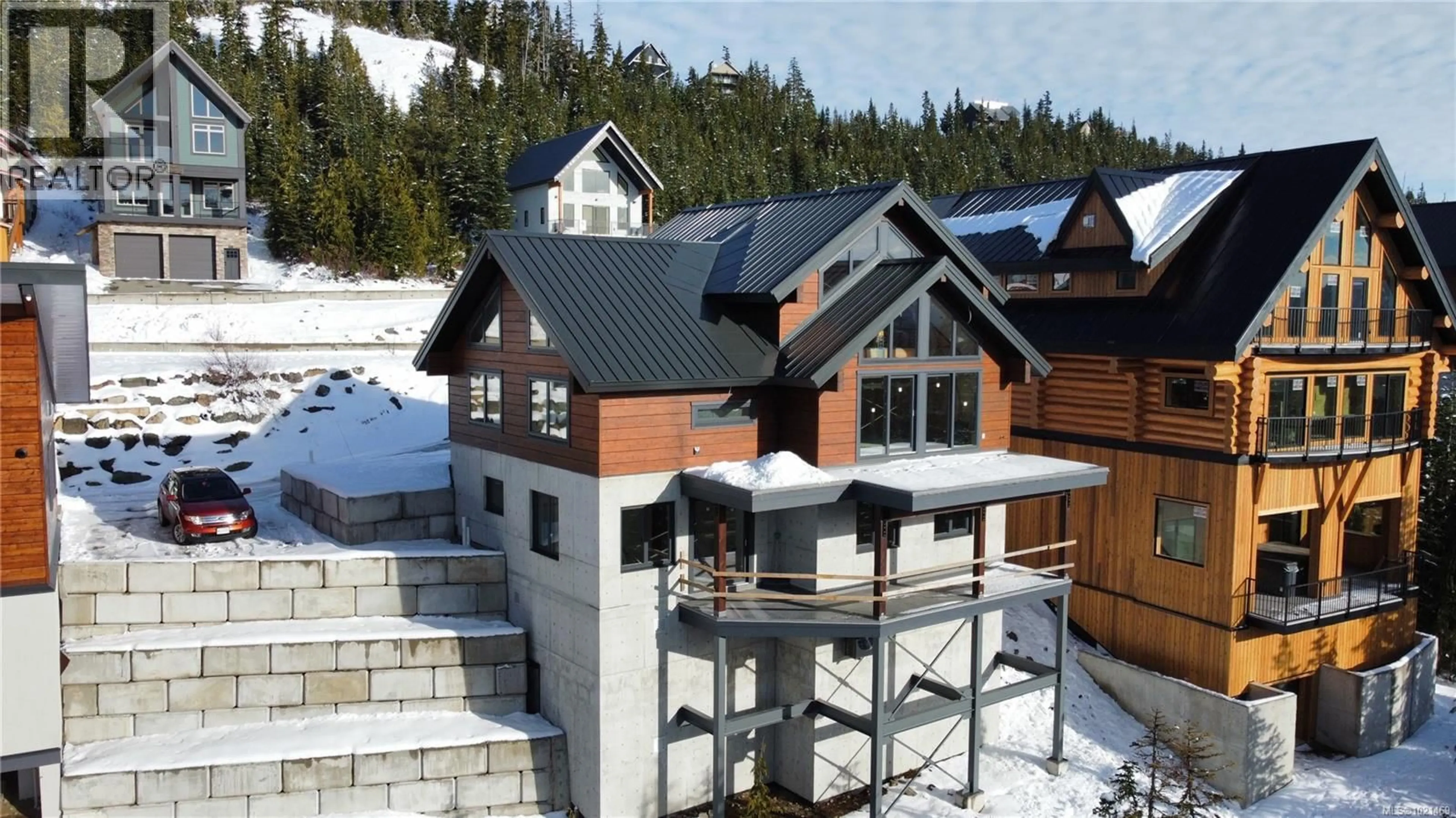 A pic from outside/outdoor area/front of a property/back of a property/a pic from drone, building for 665 ARROWSMITH RIDGE, Courtenay British Columbia V9J1L0