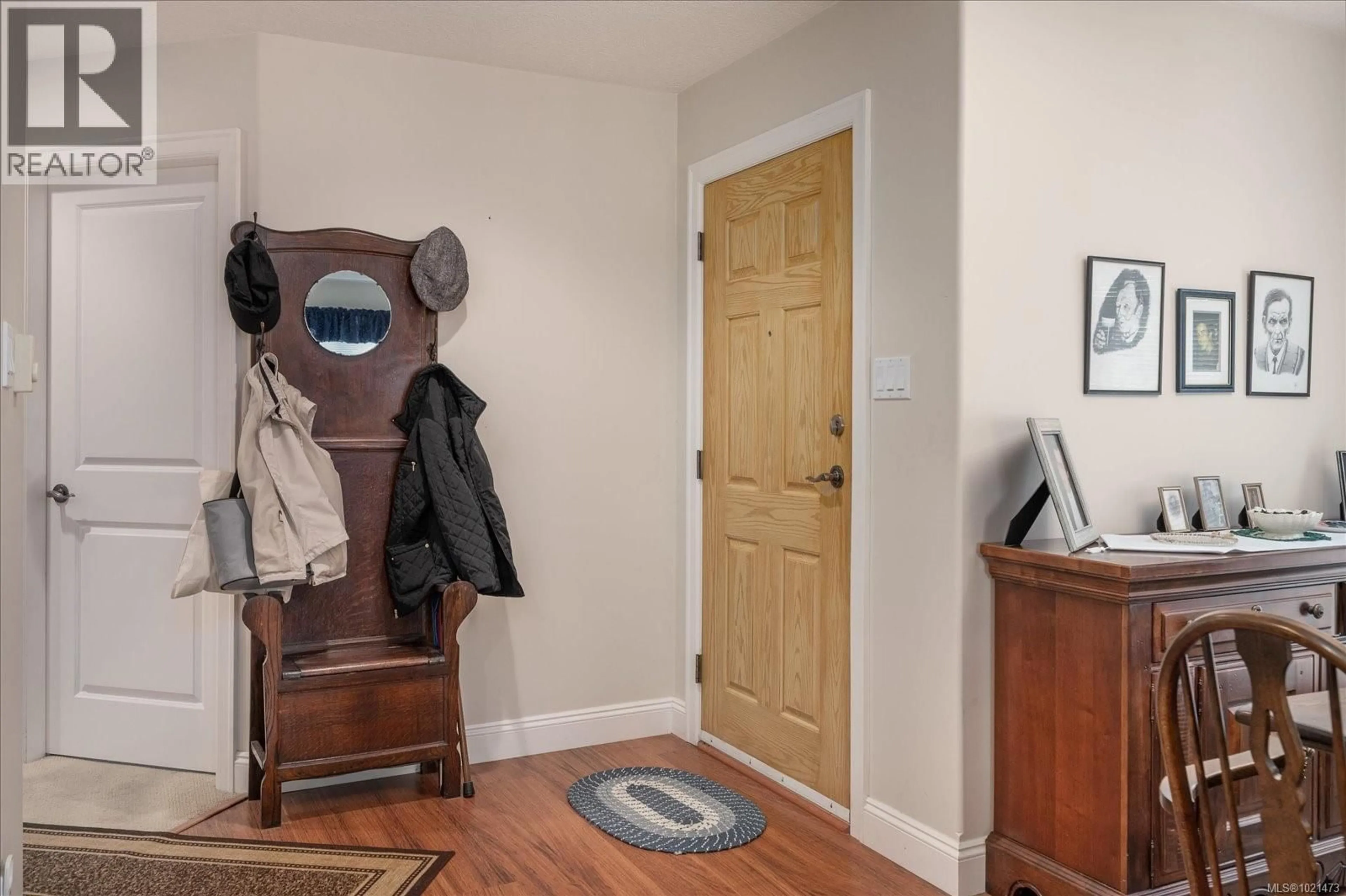 Indoor entryway for 12 - 340 YOUNG STREET, Parksville British Columbia V9P1C5