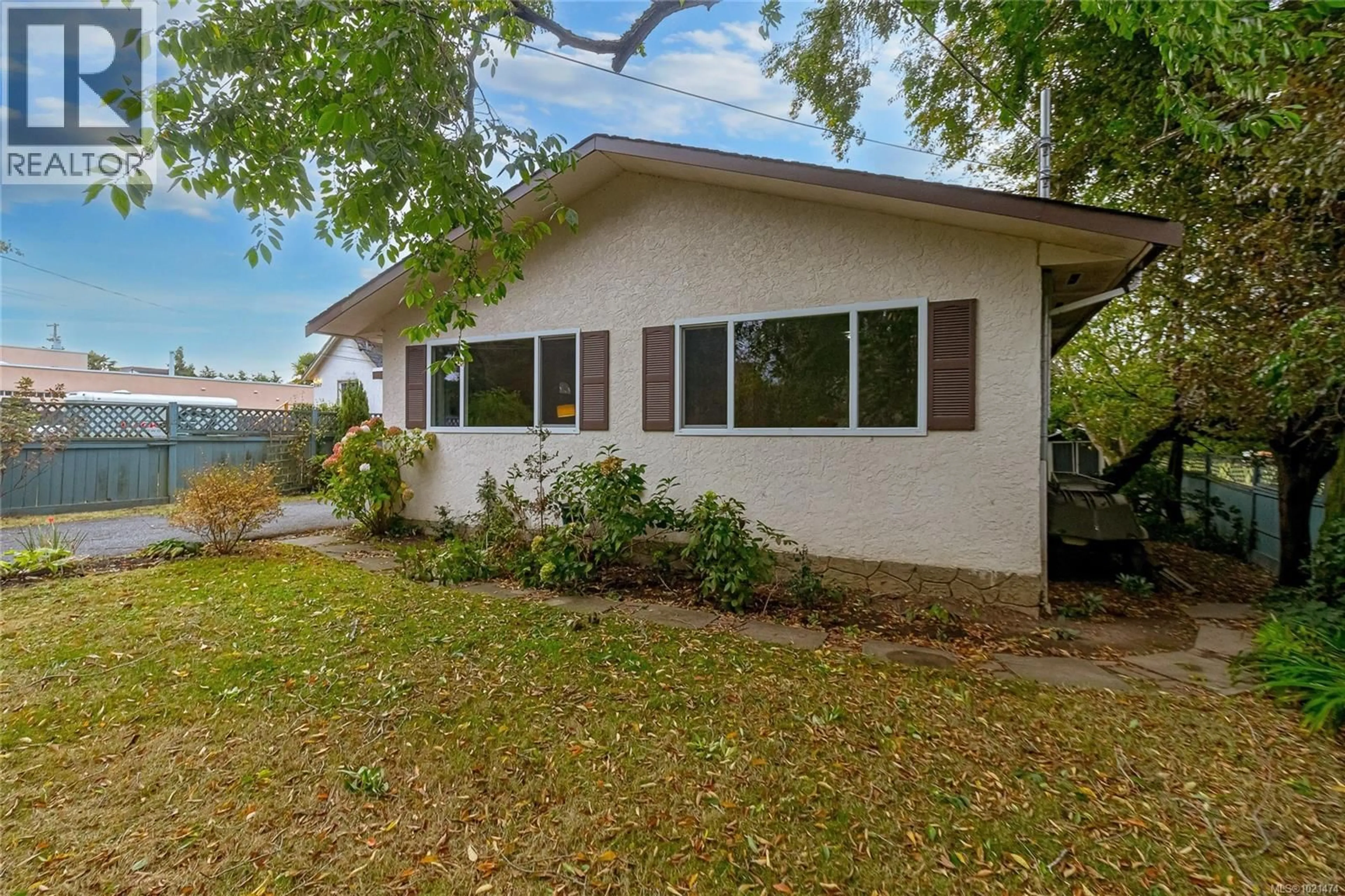 Unknown for 2365 LOVELL AVENUE, Sidney British Columbia V8L2J5