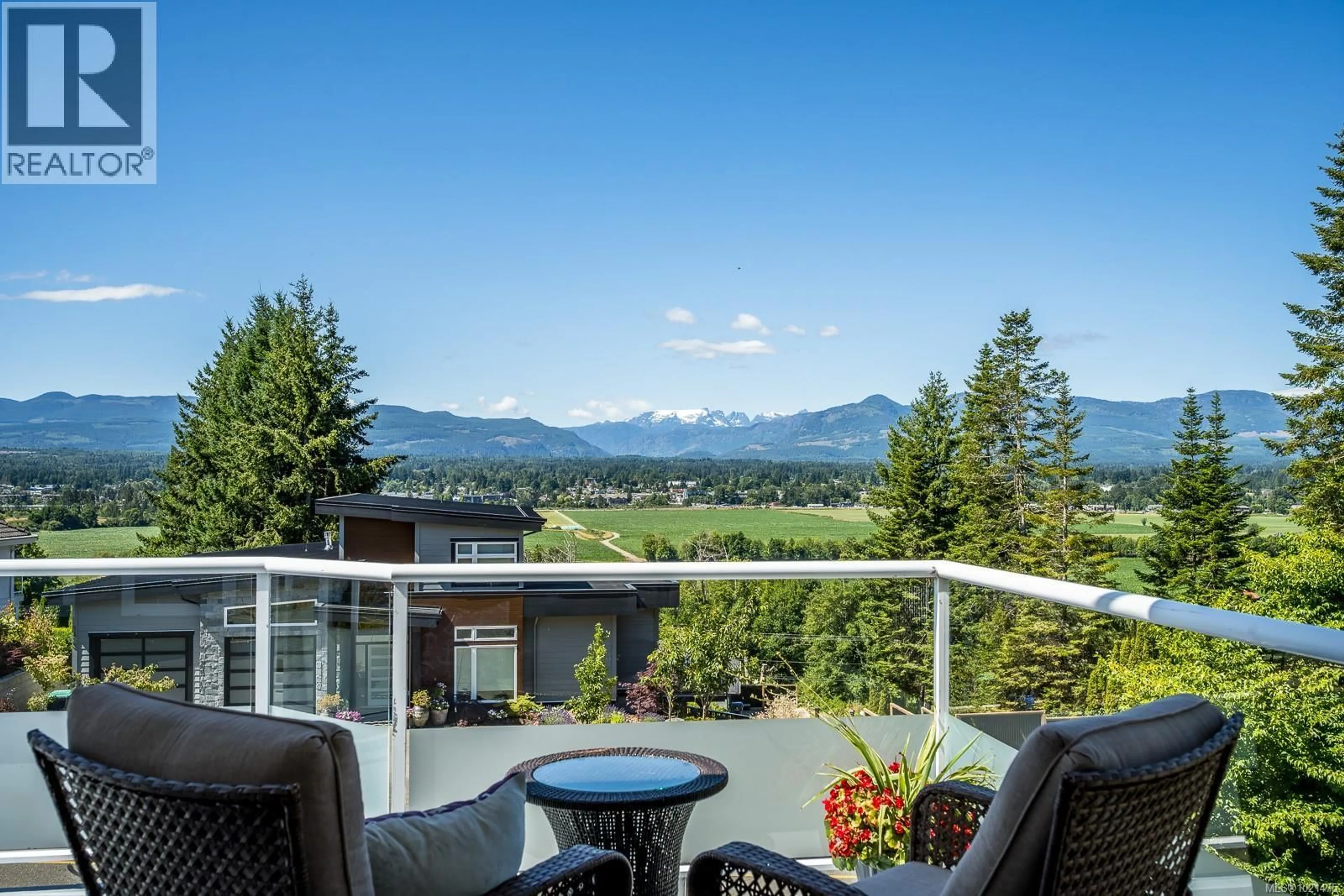 Patio, mountain view for 1418 VALLEY VIEW DRIVE, Courtenay British Columbia V9N8T3