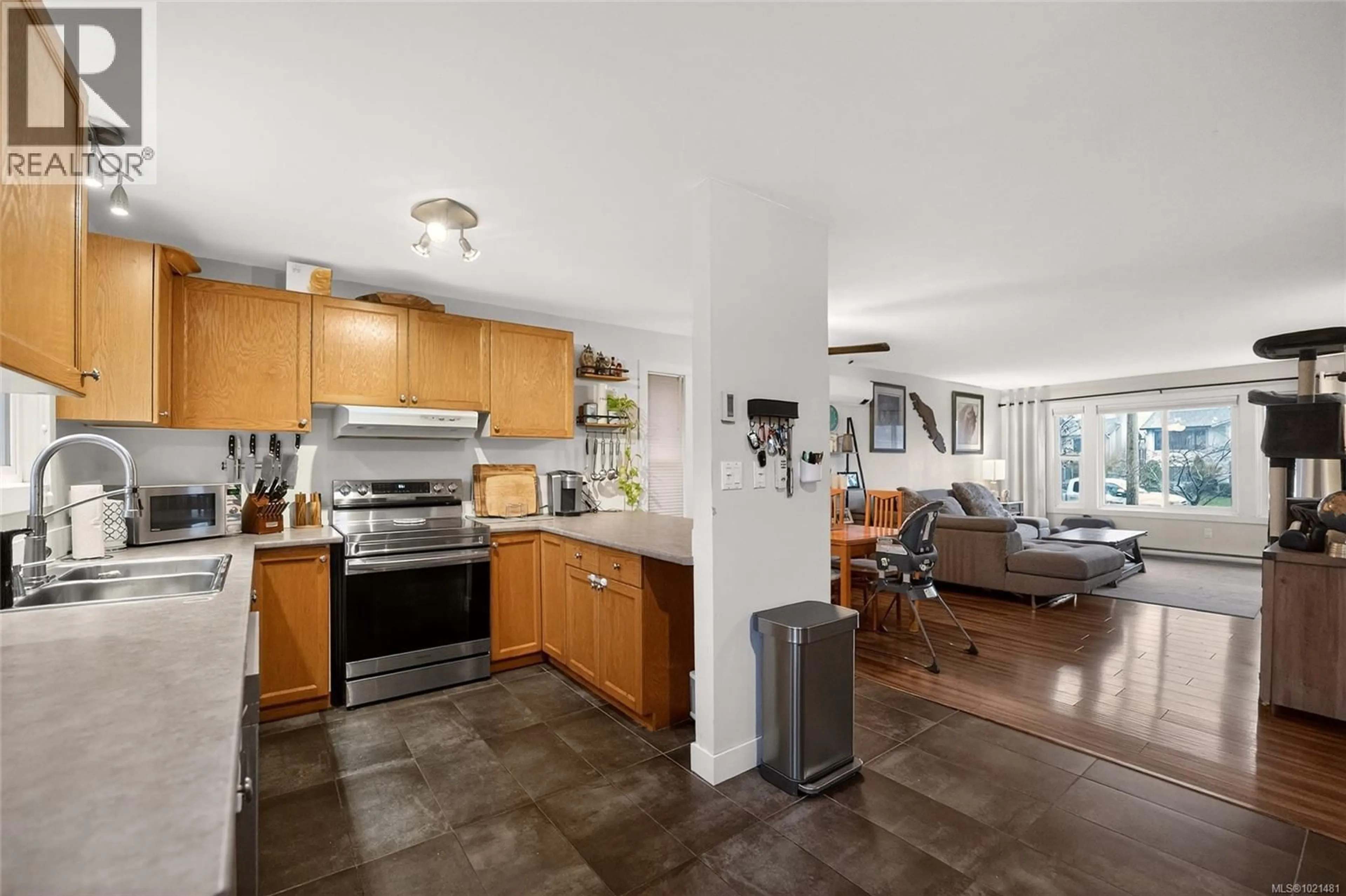 Open concept kitchen, ceramic/tile floor for 2674 CAMCREST DRIVE, Nanaimo British Columbia V9T4V8