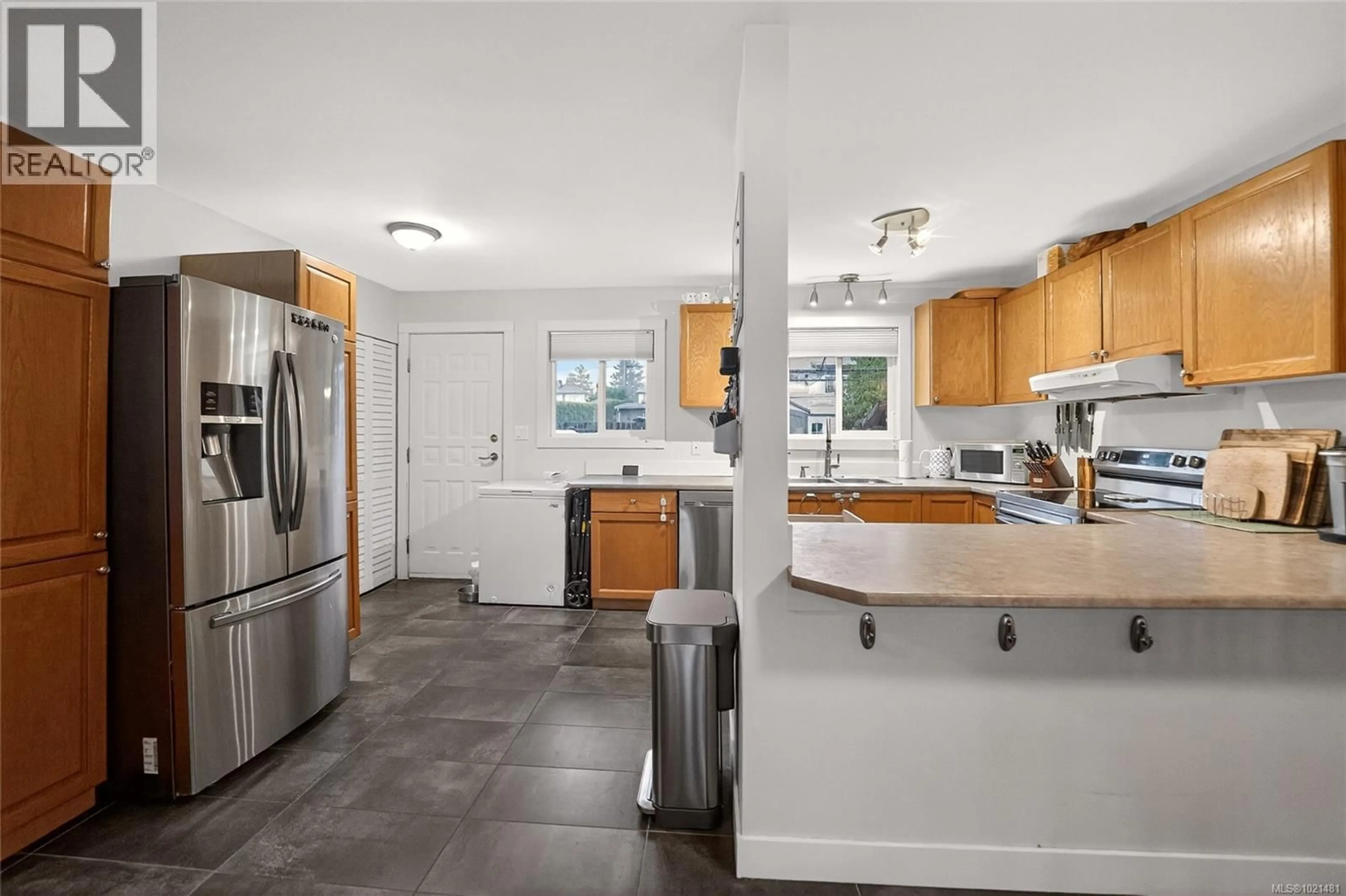 Open concept kitchen, ceramic/tile floor for 2674 CAMCREST DRIVE, Nanaimo British Columbia V9T4V8