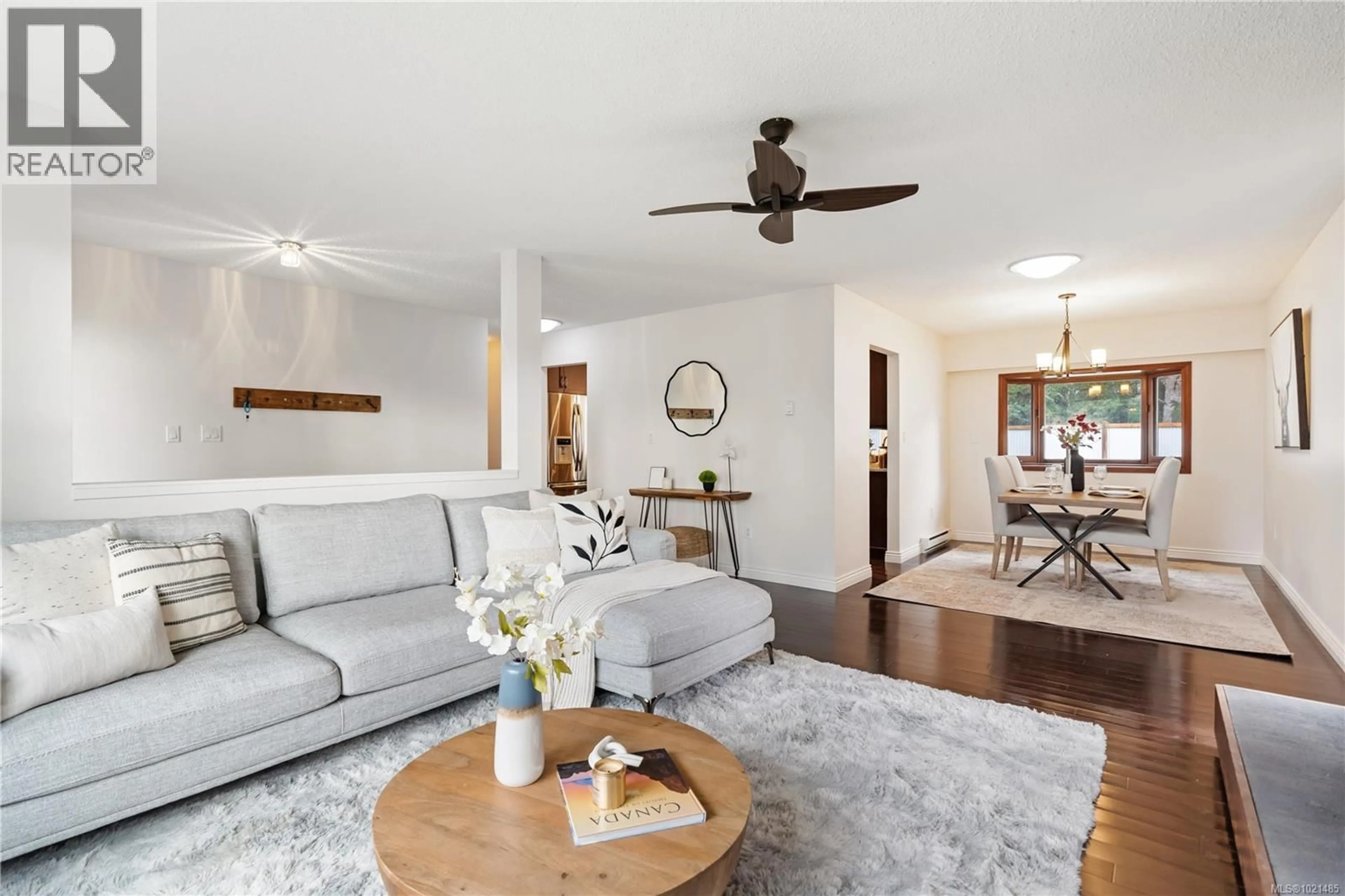 Living room with furniture, unknown for 1985 SAUNDERS ROAD, Sooke British Columbia V9Z0P6