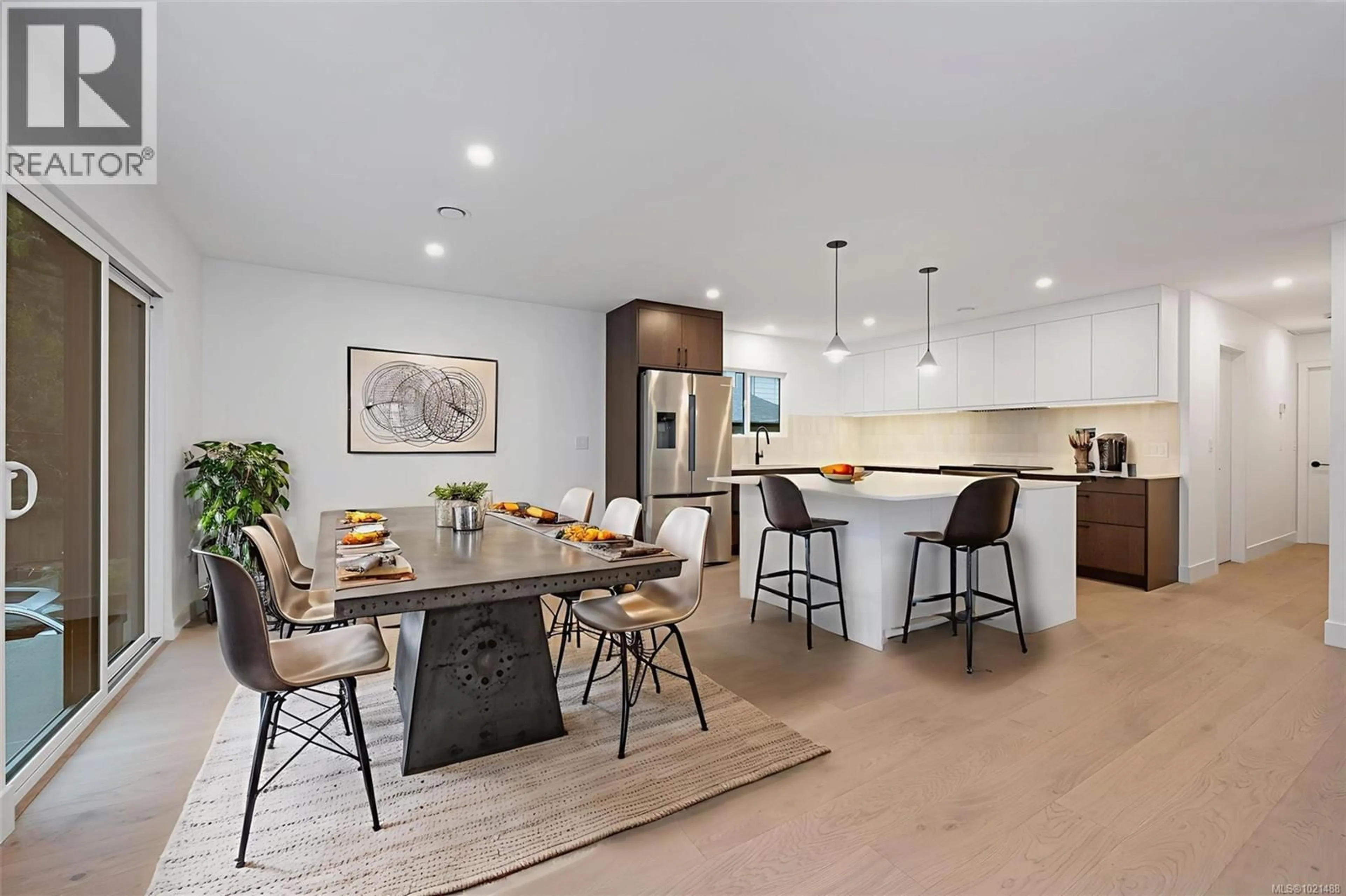 Open concept kitchen, unknown for 1041 HULFORD STREET, Saanich British Columbia V8X3B5