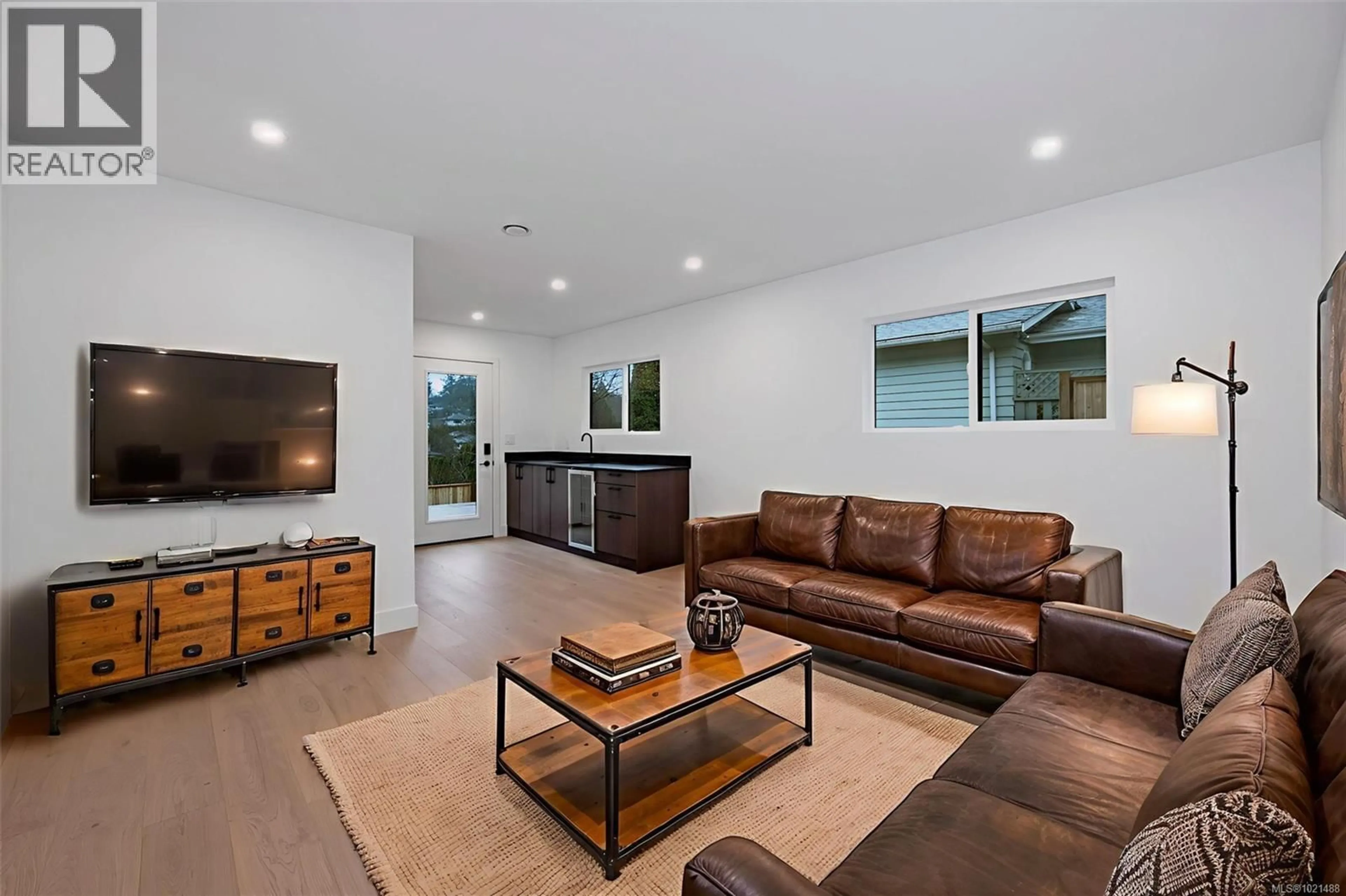 Living room with furniture, unknown for 1041 HULFORD STREET, Saanich British Columbia V8X3B5