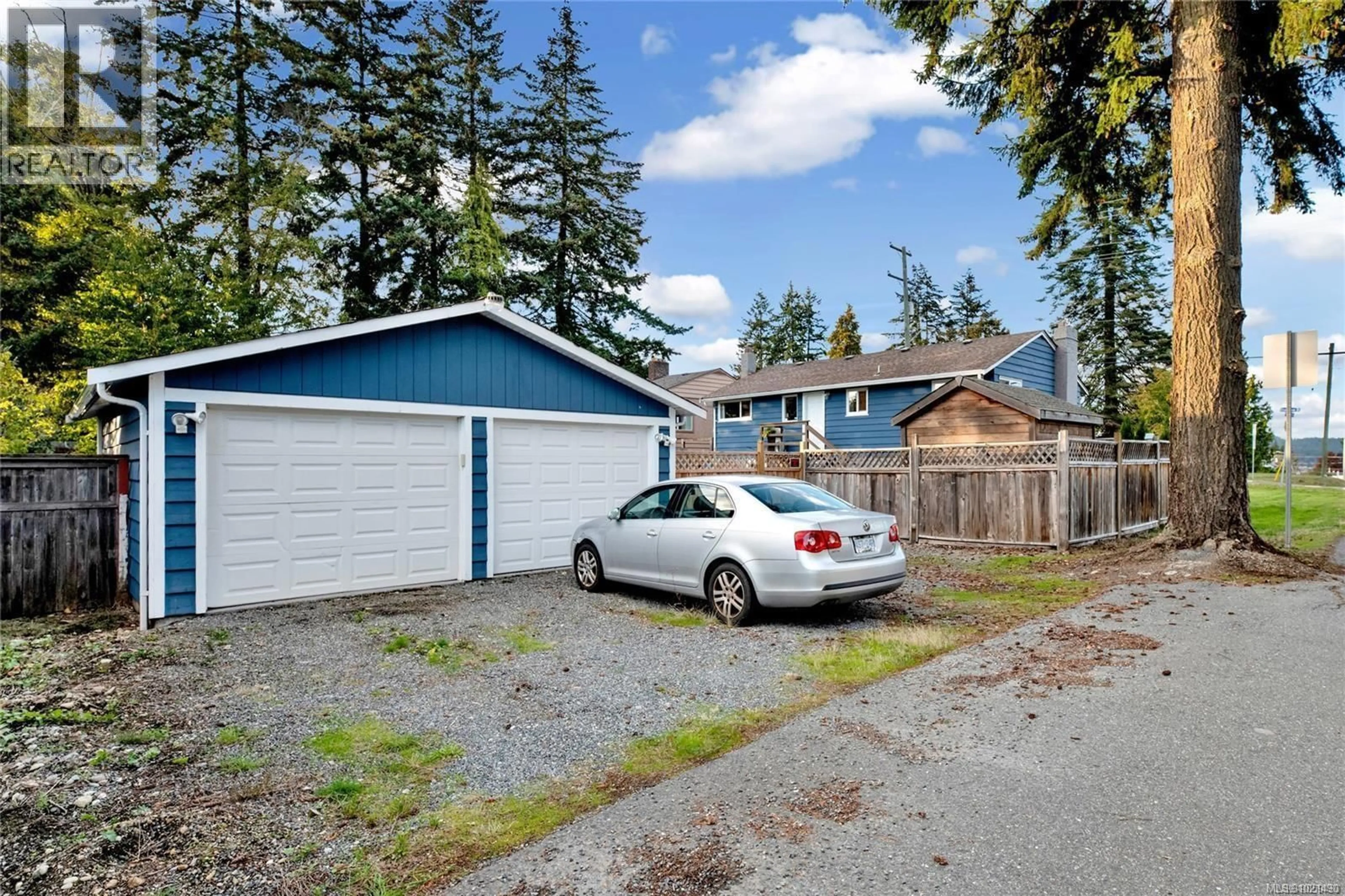 A pic from outside/outdoor area/front of a property/back of a property/a pic from drone, street for 1013 STRATHMORE STREET, Nanaimo British Columbia V9S2L9