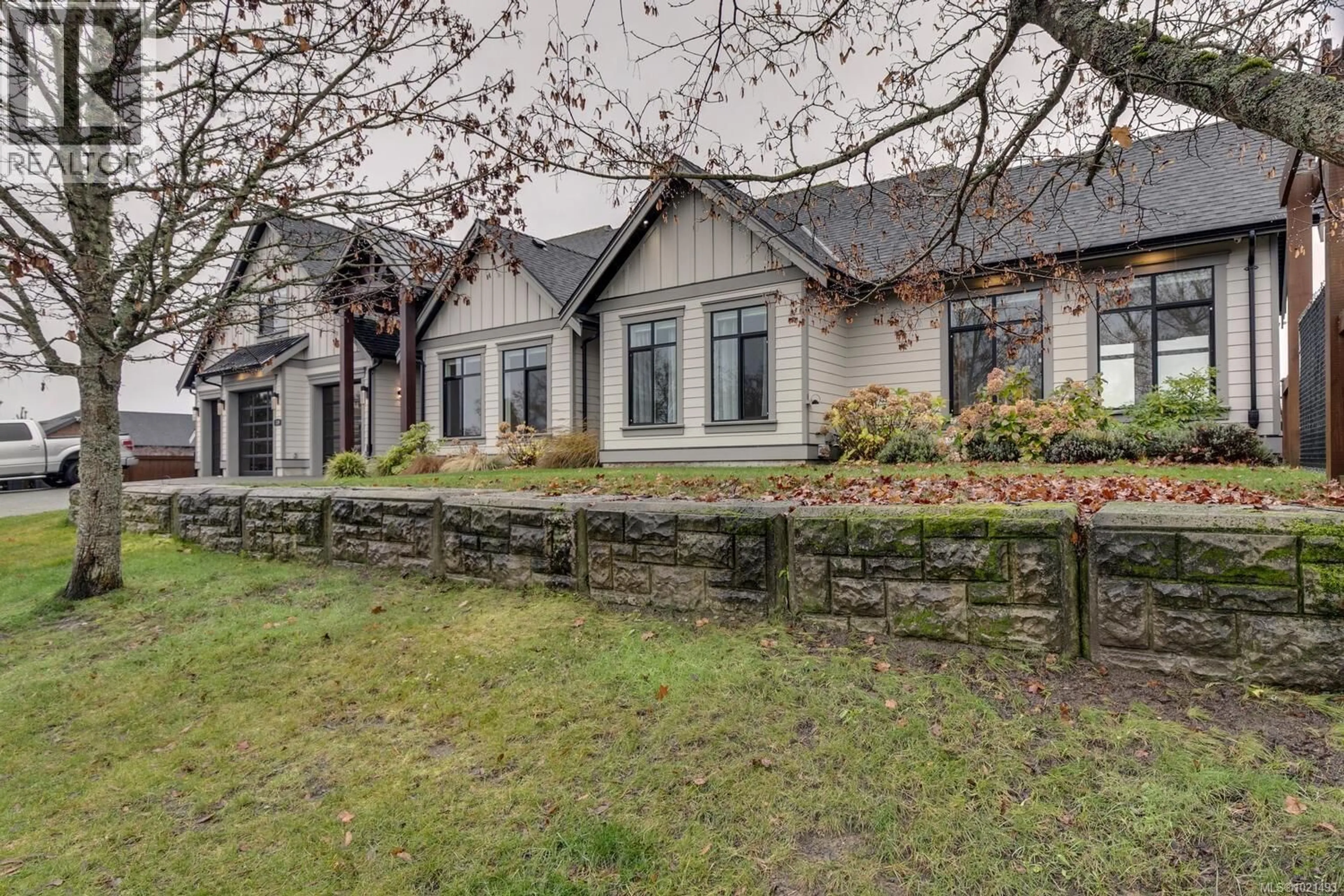 A pic from outside/outdoor area/front of a property/back of a property/a pic from drone, unknown for 776 HIRST AVENUE, Parksville British Columbia V9P2L5