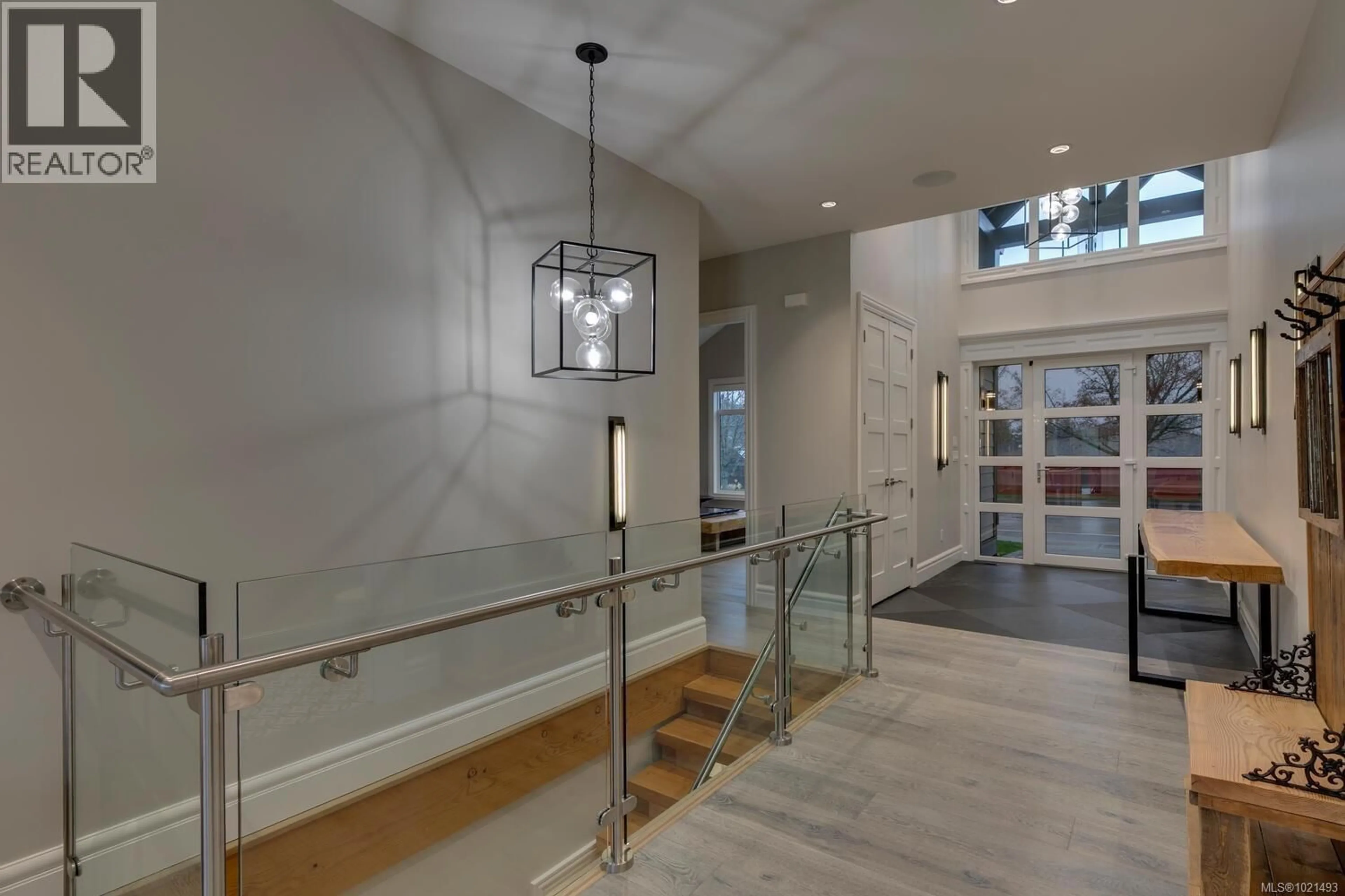 Indoor foyer for 776 HIRST AVENUE, Parksville British Columbia V9P2L5