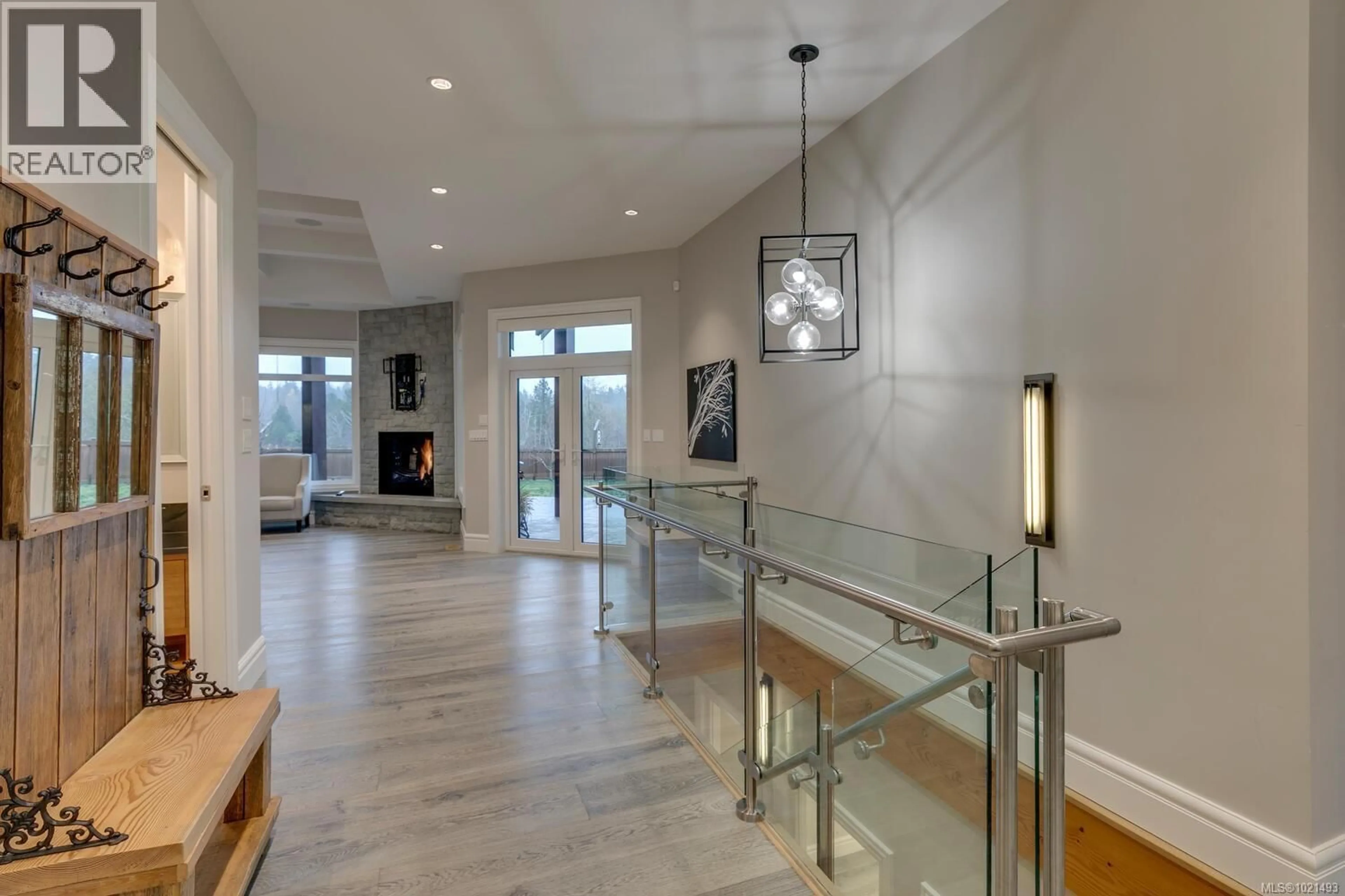 Indoor foyer for 776 HIRST AVENUE, Parksville British Columbia V9P2L5