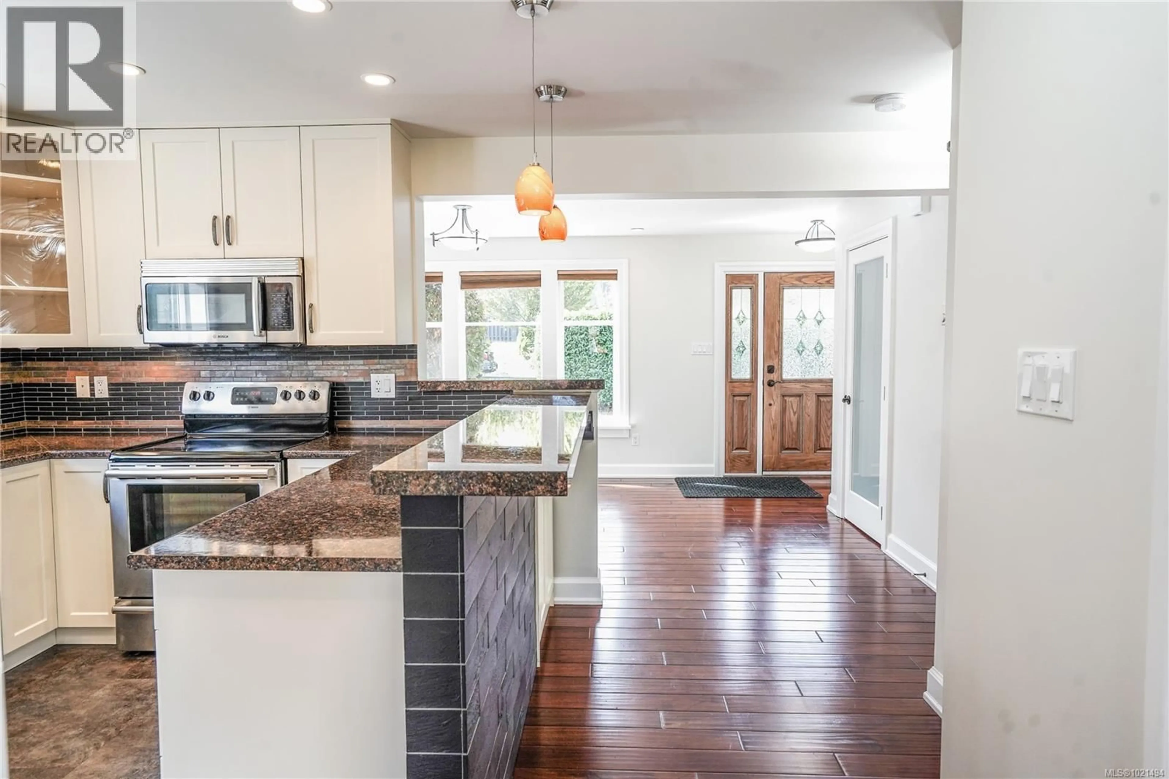 Open concept kitchen, unknown for 2617 DONCASTER DRIVE, Victoria British Columbia V8R2W5