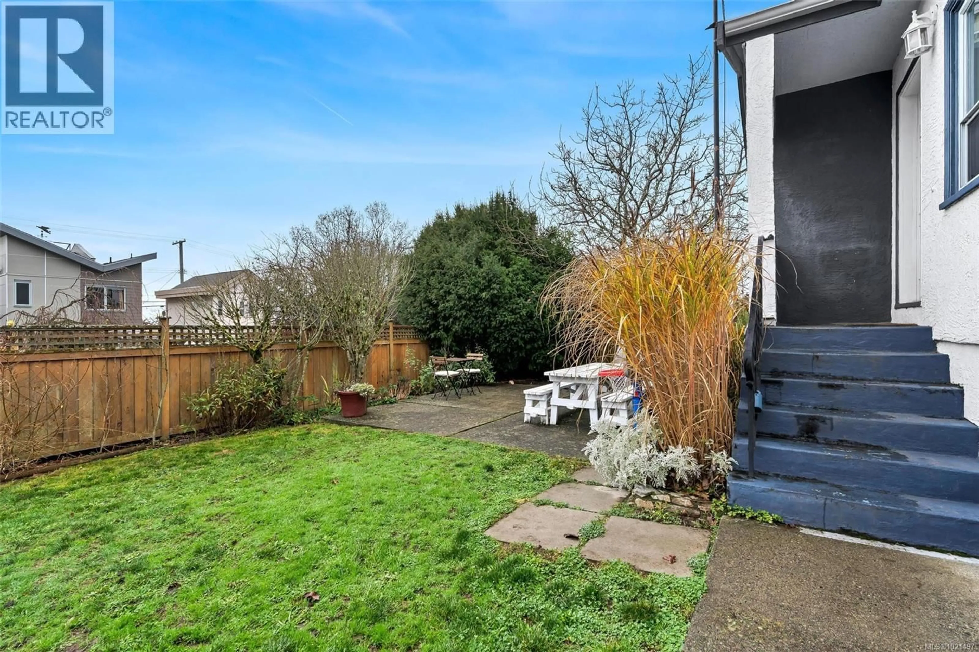 Patio, street for 1334 WOOD STREET, Esquimalt British Columbia V9A5E1