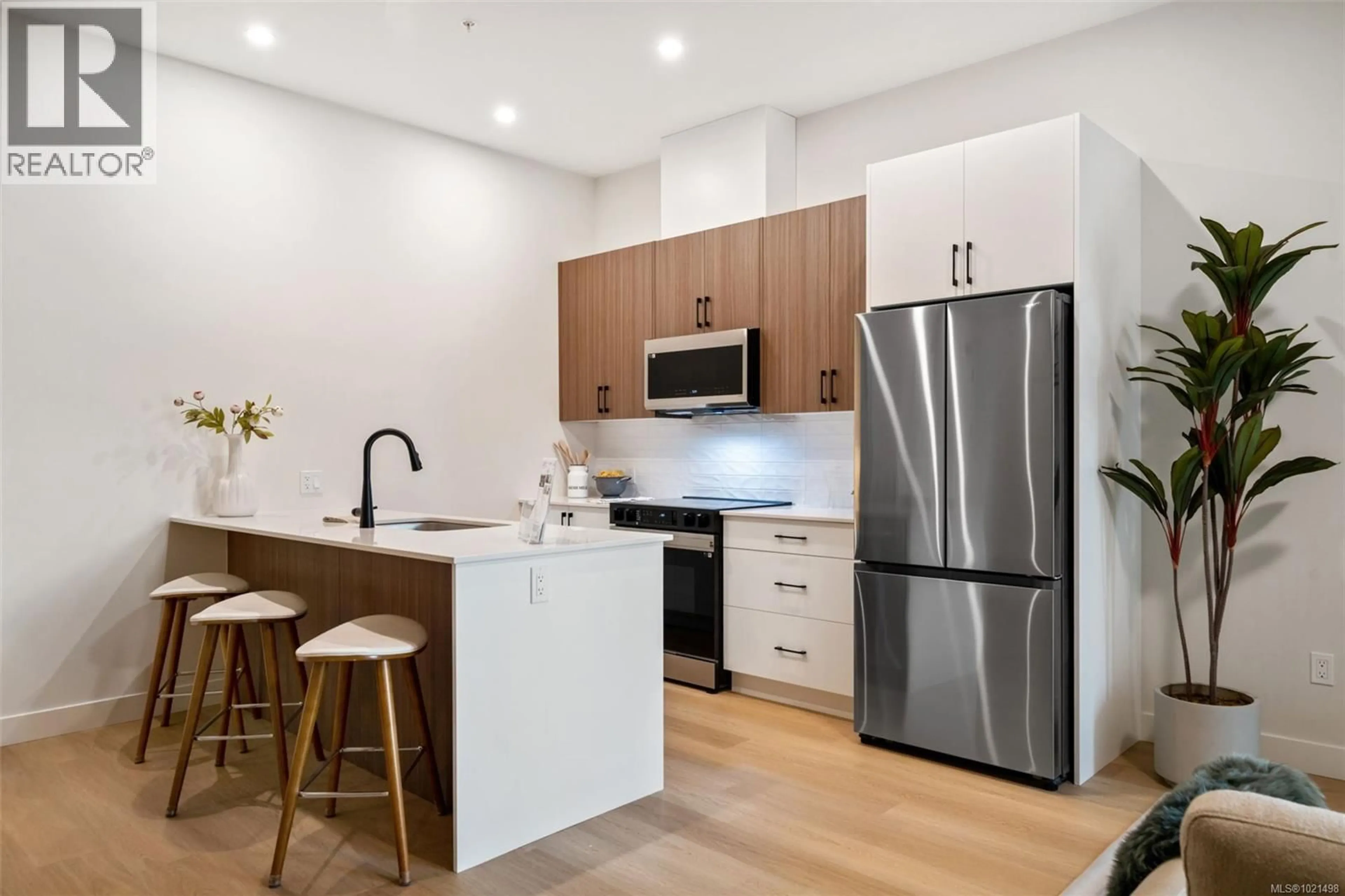 Open concept kitchen, wood/laminate floor for 506 - 2770 WINSTER ROAD, Langford British Columbia V9B7C7