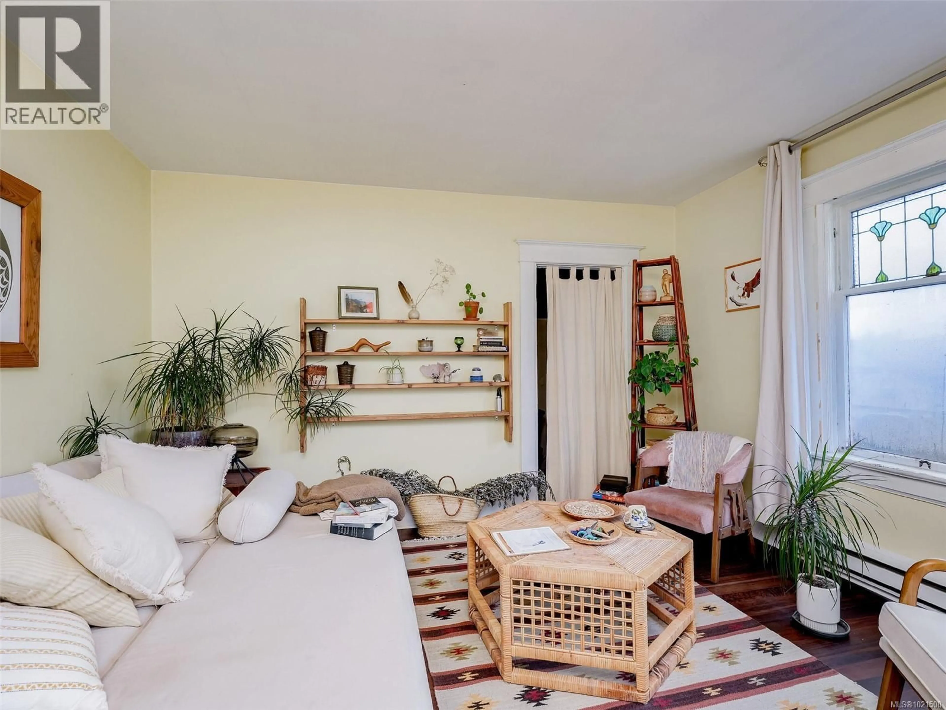 Living room with furniture, unknown for 1015 EMPRESS AVENUE, Victoria British Columbia V8T1P1