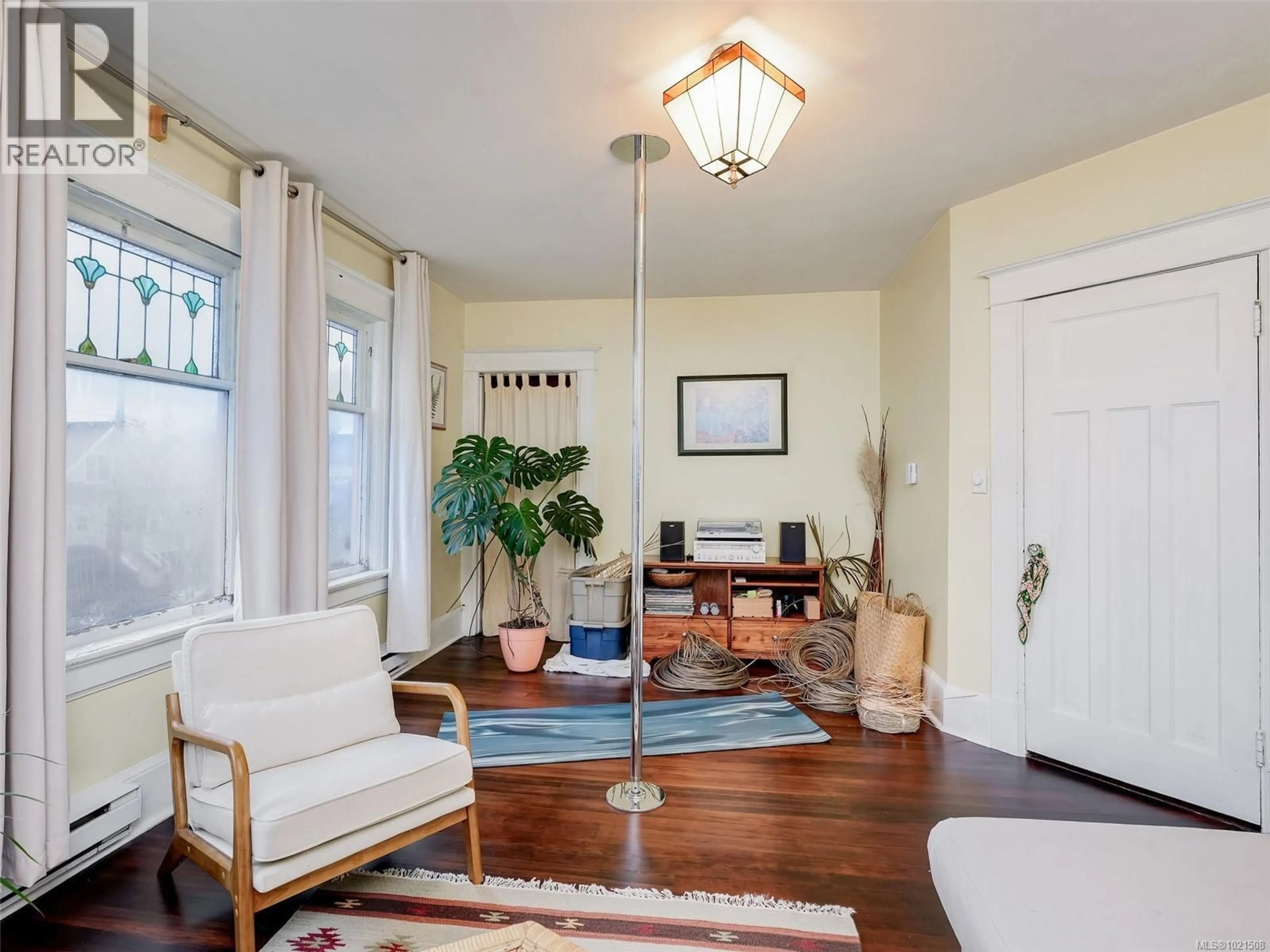 Living room with furniture, unknown for 1015 EMPRESS AVENUE, Victoria British Columbia V8T1P1