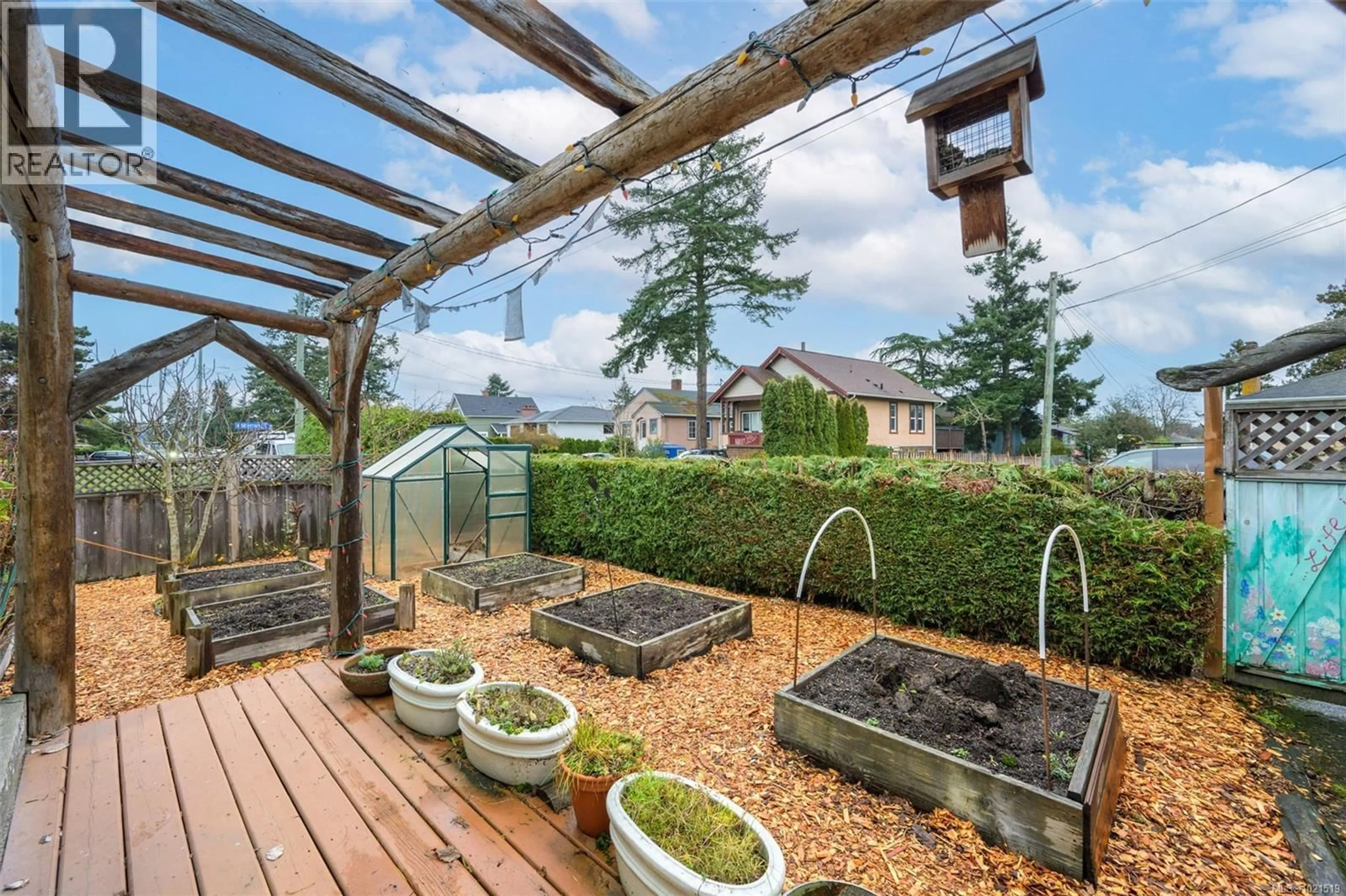 Patio, unknown for 2968 CEDAR HILL ROAD, Victoria British Columbia V8T3J1