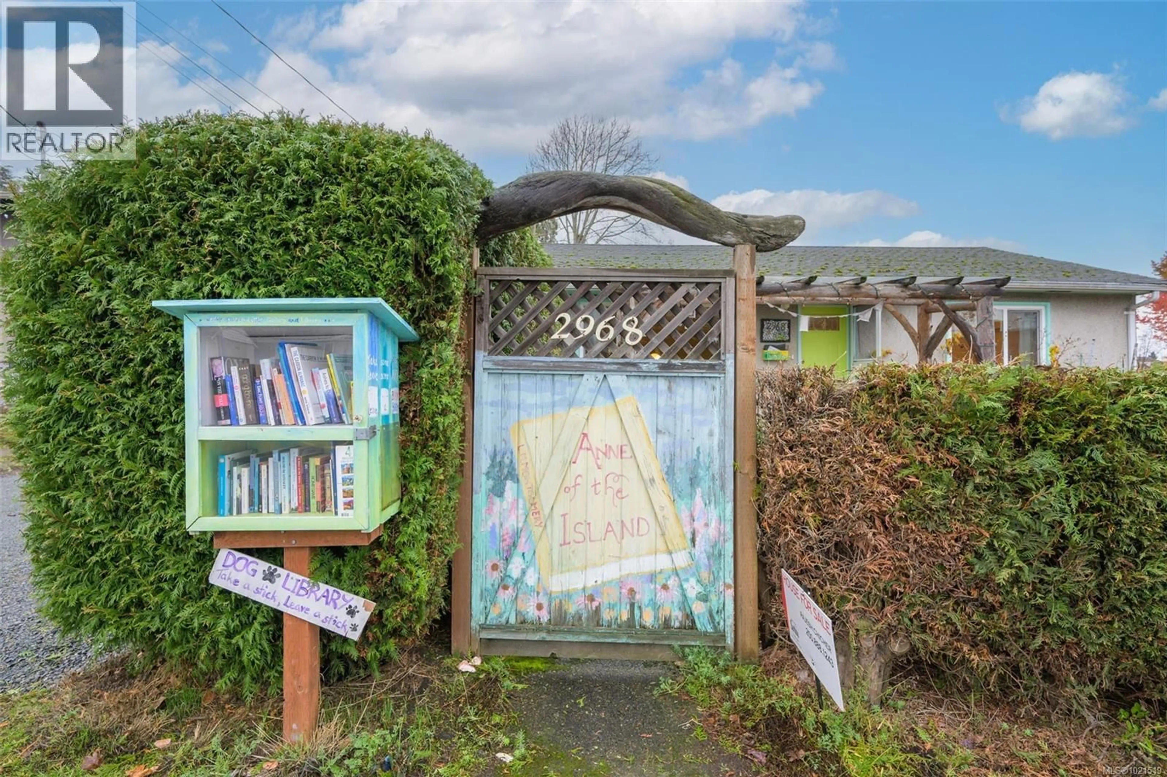 Unknown for 2968 CEDAR HILL ROAD, Victoria British Columbia V8T3J1