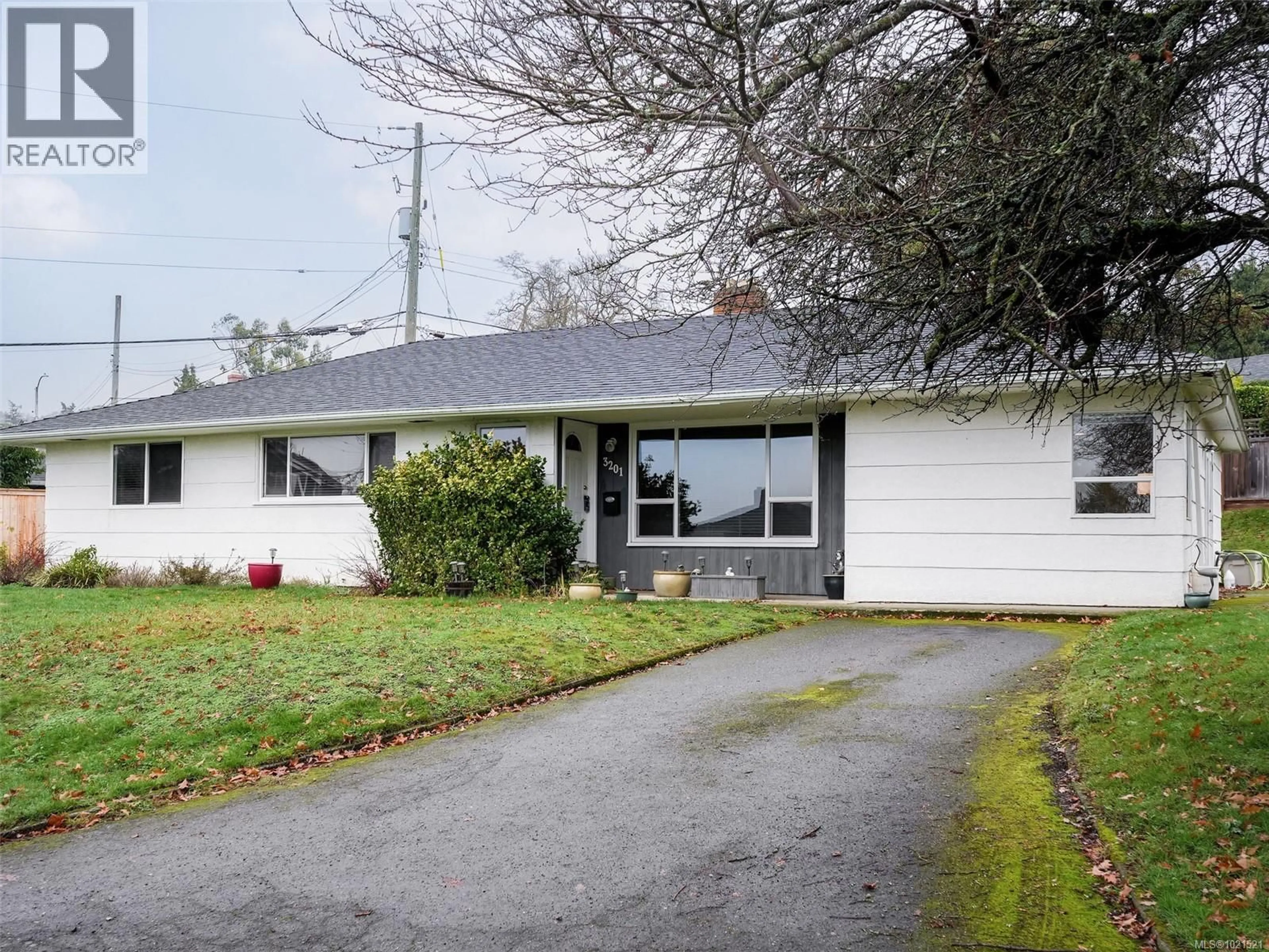 Home with vinyl exterior material, street for 3201 FRECHETTE STREET, Saanich British Columbia V8P4N6