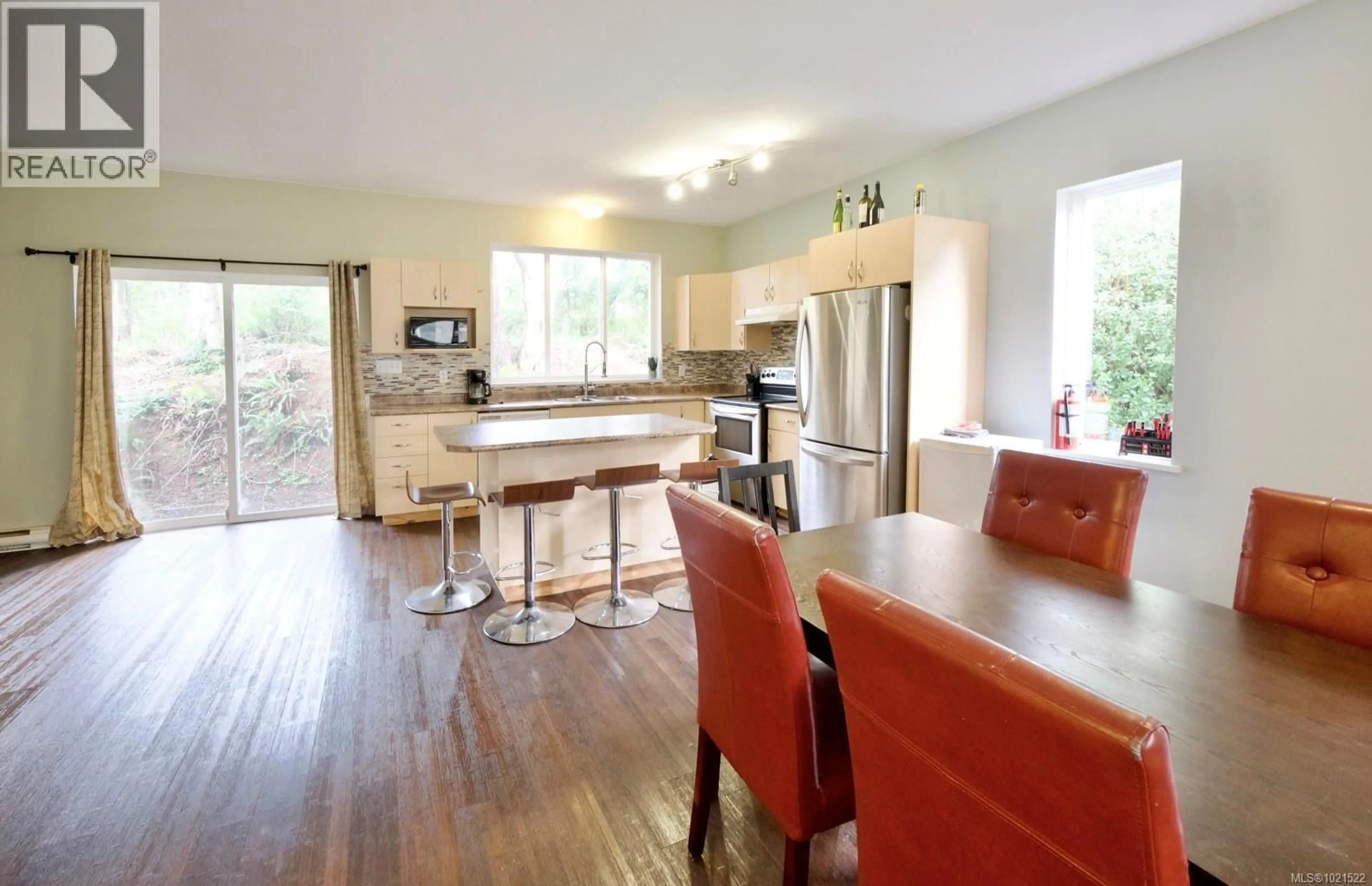 Open concept kitchen, unknown for 645 SHORE PINE CRESCENT, Tofino British Columbia V0R2Z0
