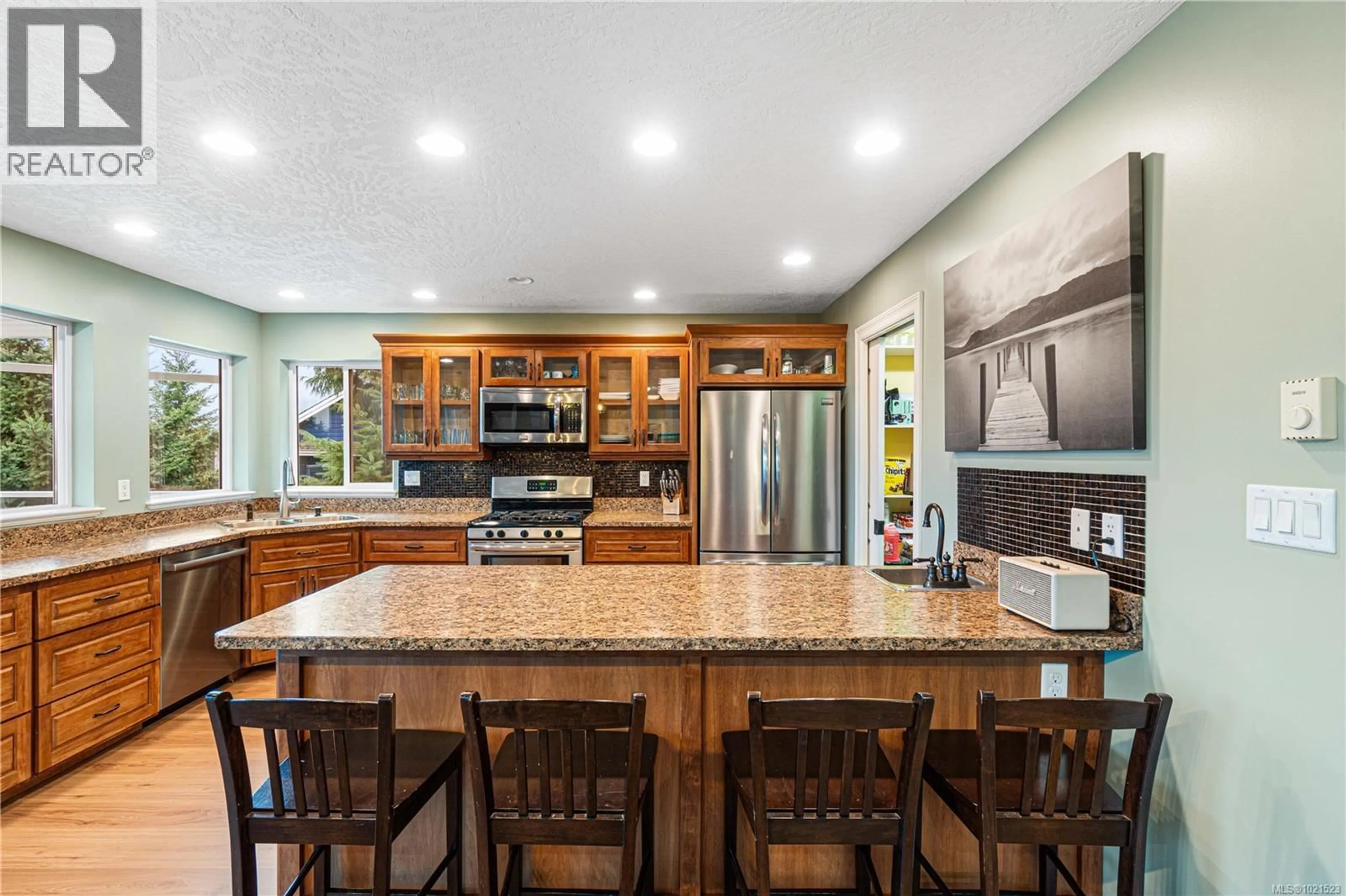 Open concept kitchen, ceramic/tile floor for 1763 MARTINI WAY, Qualicum Beach British Columbia V9K2S3
