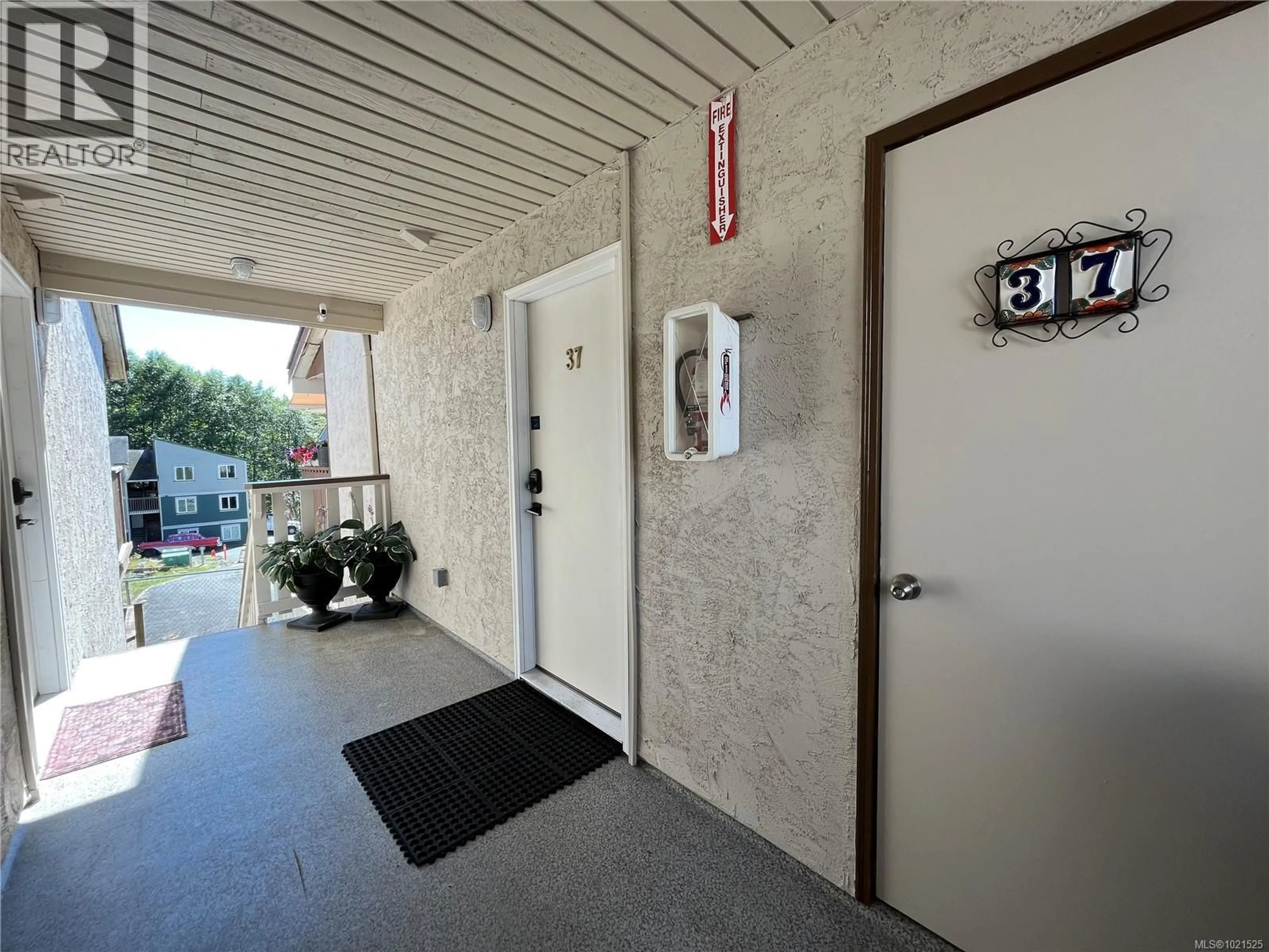 Indoor foyer for 37 - 7077 HIGHLAND DRIVE, Port Hardy British Columbia V0N2P0