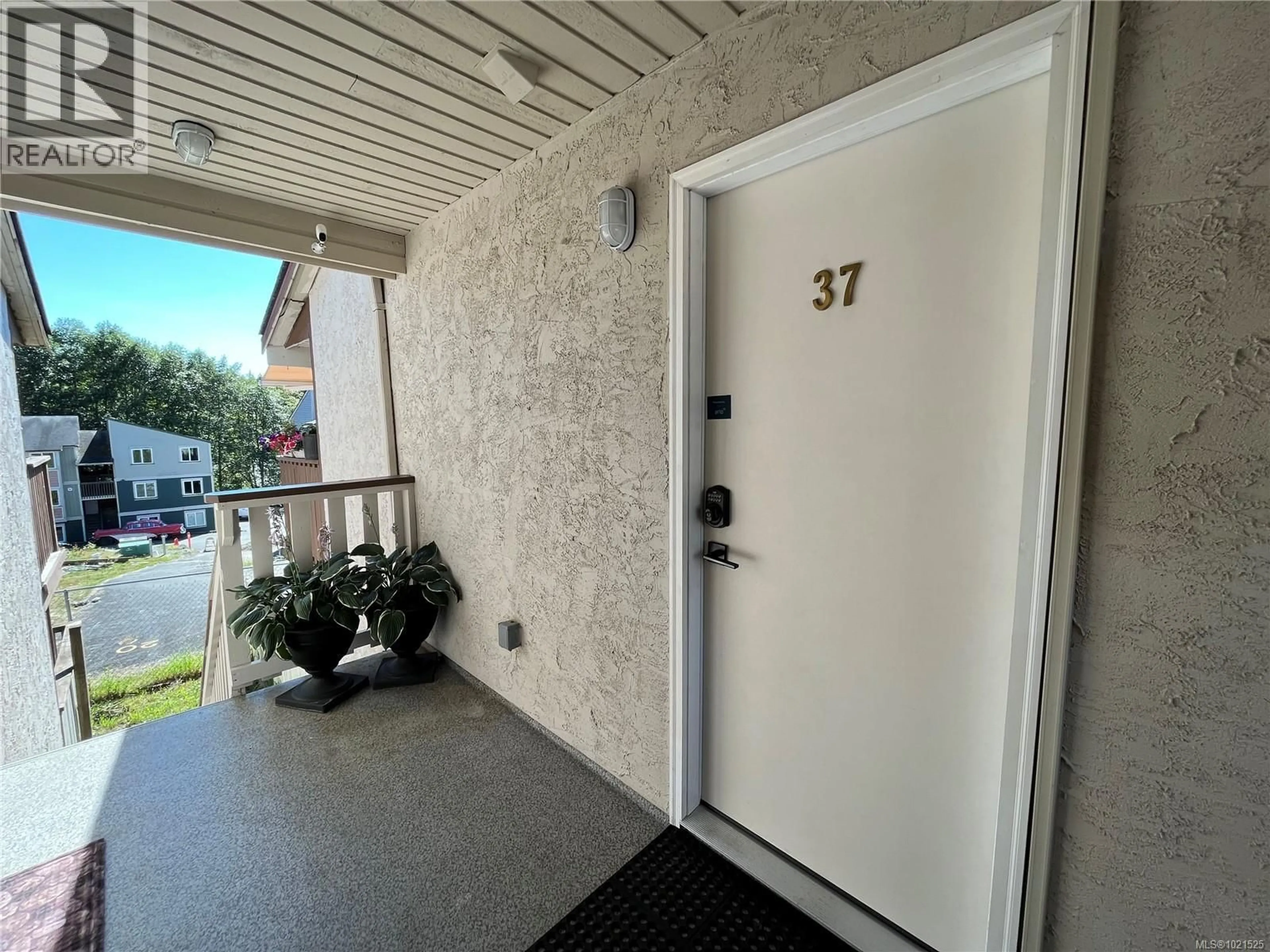 Indoor entryway for 37 - 7077 HIGHLAND DRIVE, Port Hardy British Columbia V0N2P0