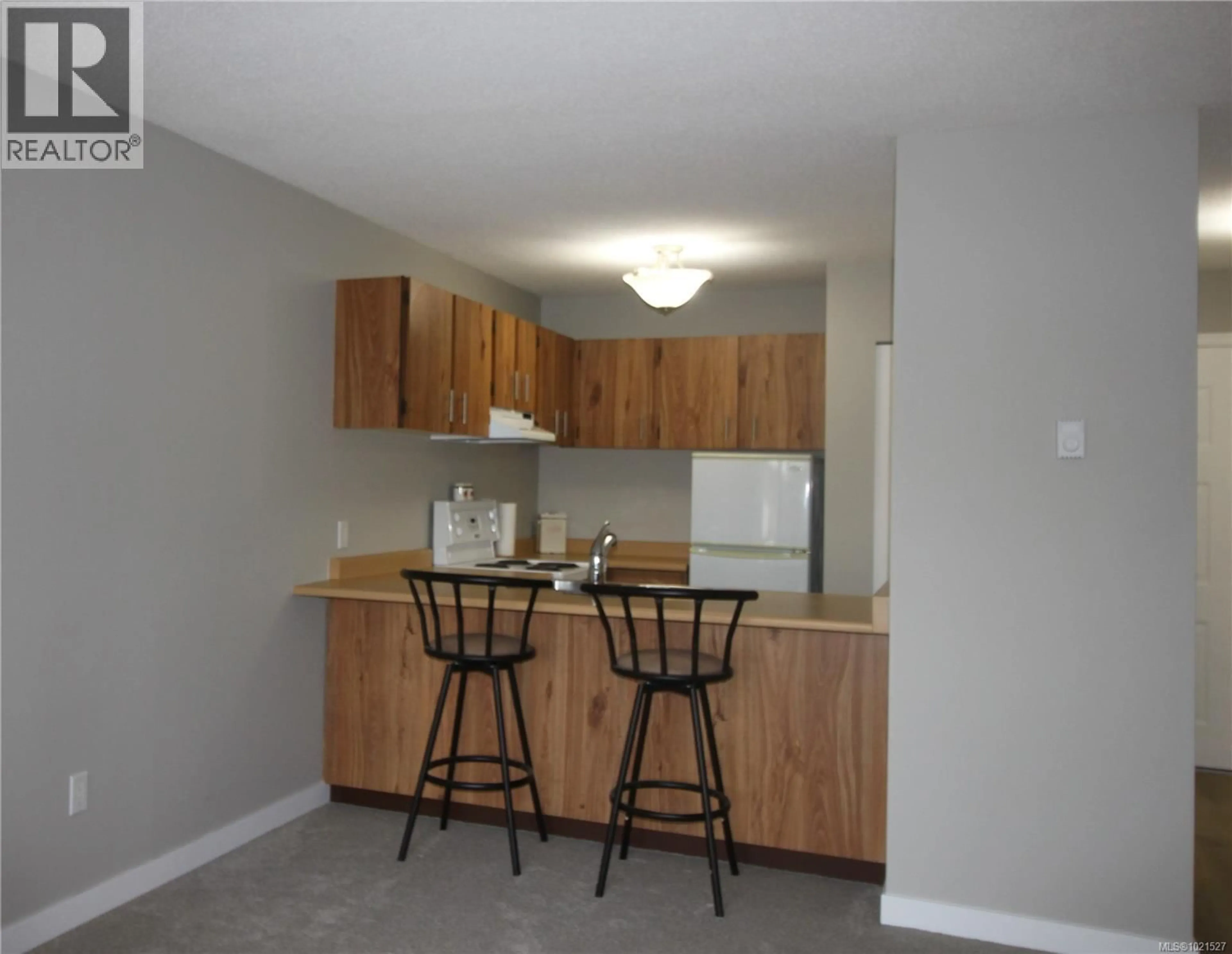 Standard kitchen, wood/laminate floor for 204 - 2515 ALEXANDER STREET, Duncan British Columbia V9L2W9
