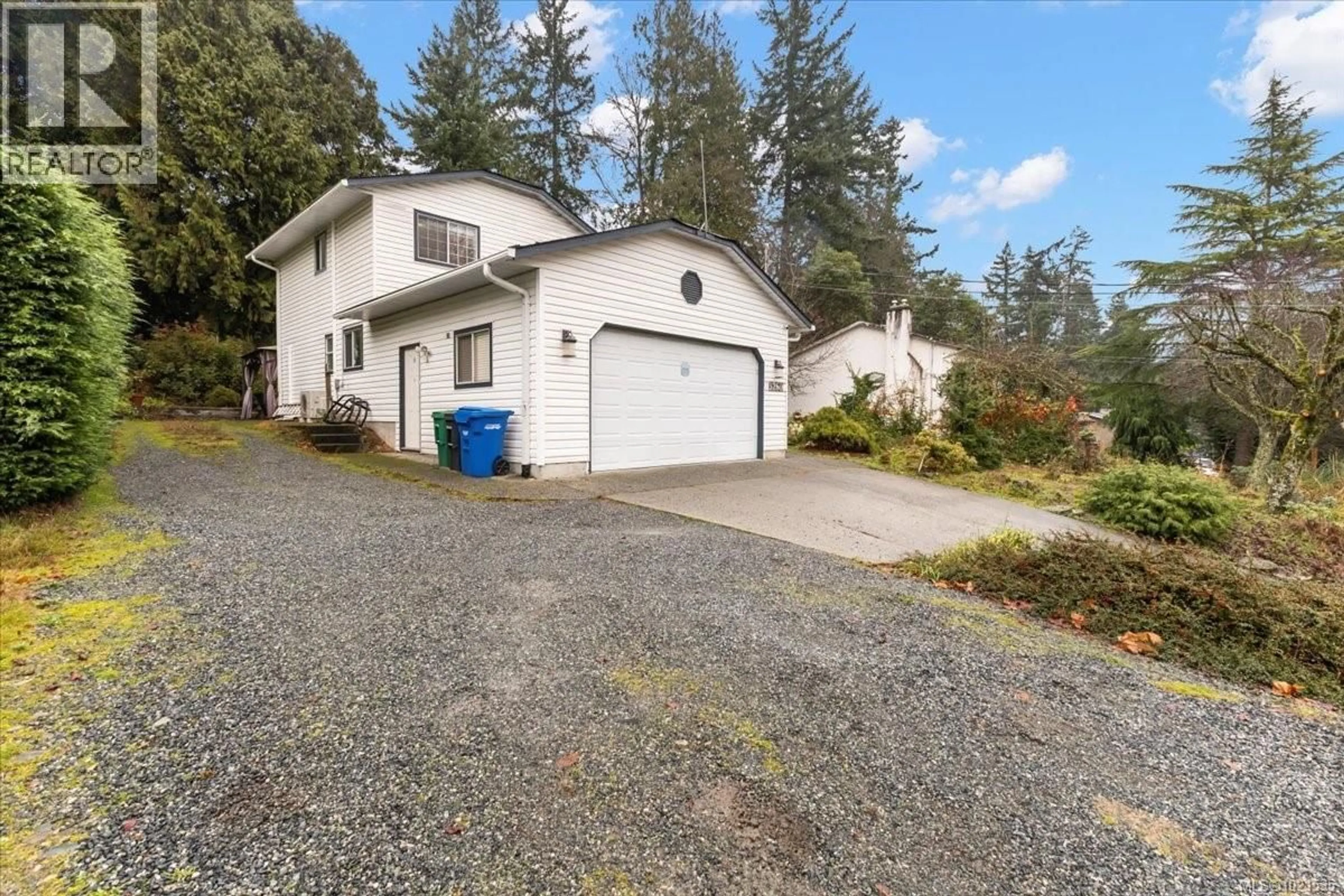 A pic from outside/outdoor area/front of a property/back of a property/a pic from drone, street for 3260 DEPARTURE BAY ROAD, Nanaimo British Columbia V9T1B4