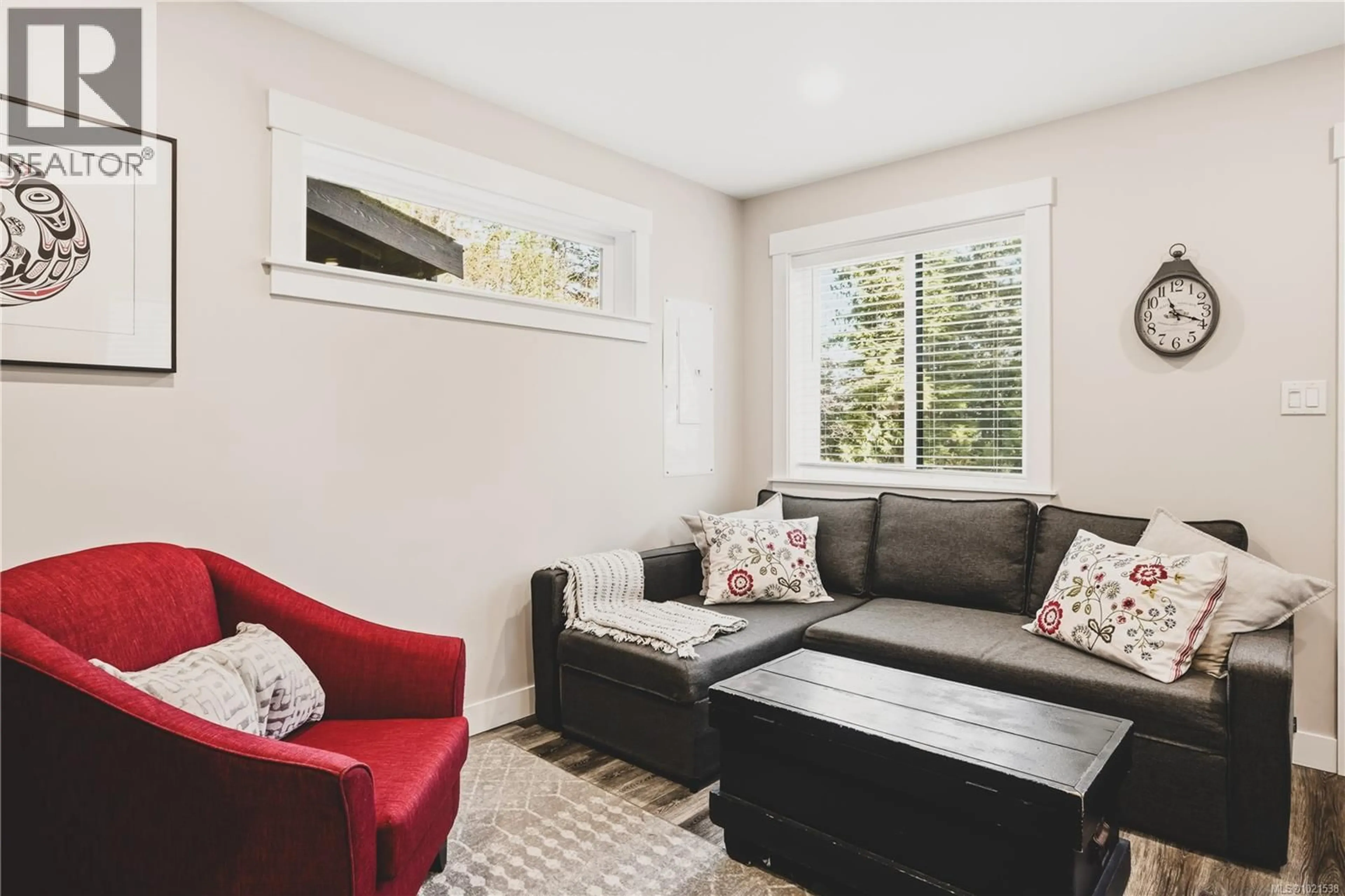 Living room with furniture, unknown for 1078 TYEE TERRACE, Ucluelet British Columbia V0R3A0