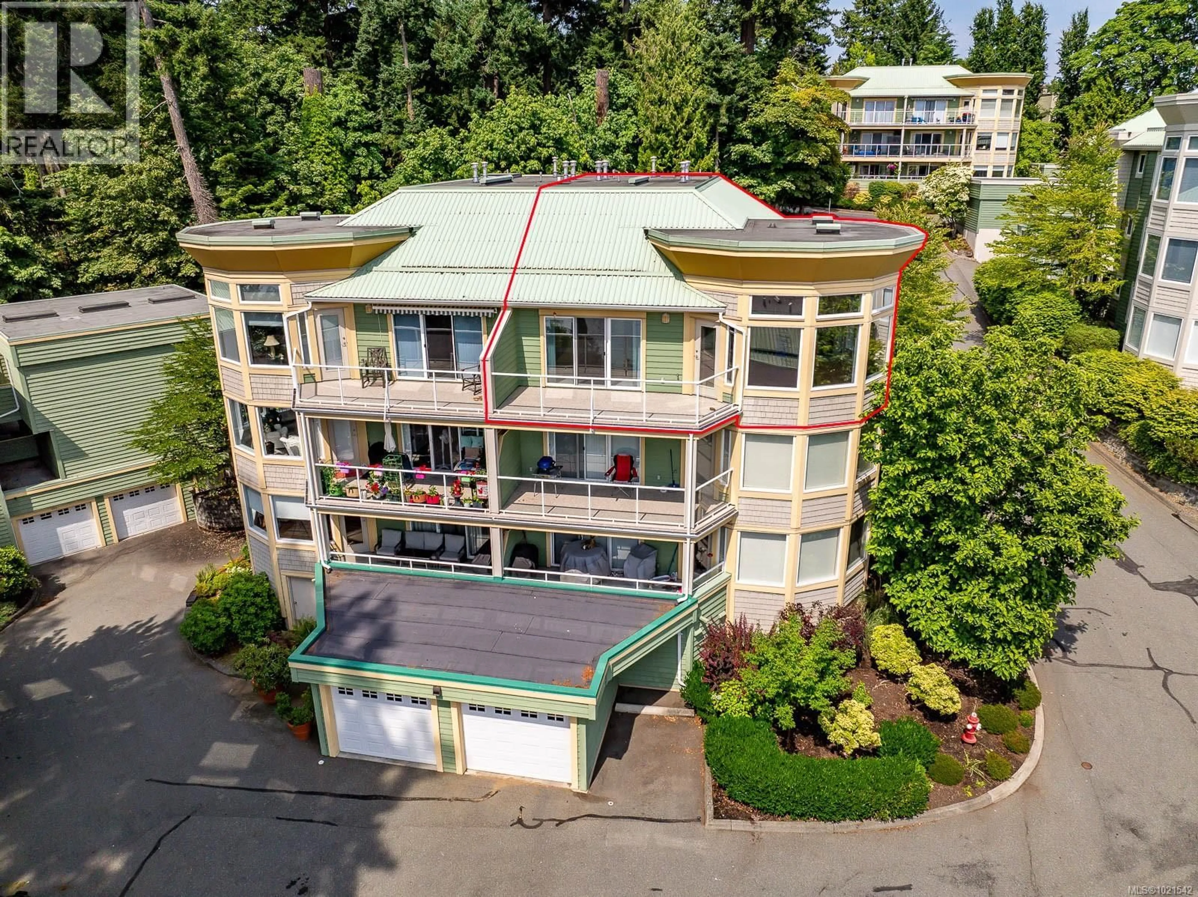 A pic from outside/outdoor area/front of a property/back of a property/a pic from drone, building for 412 - 2275 COMOX AVENUE, Comox British Columbia V9M1X6