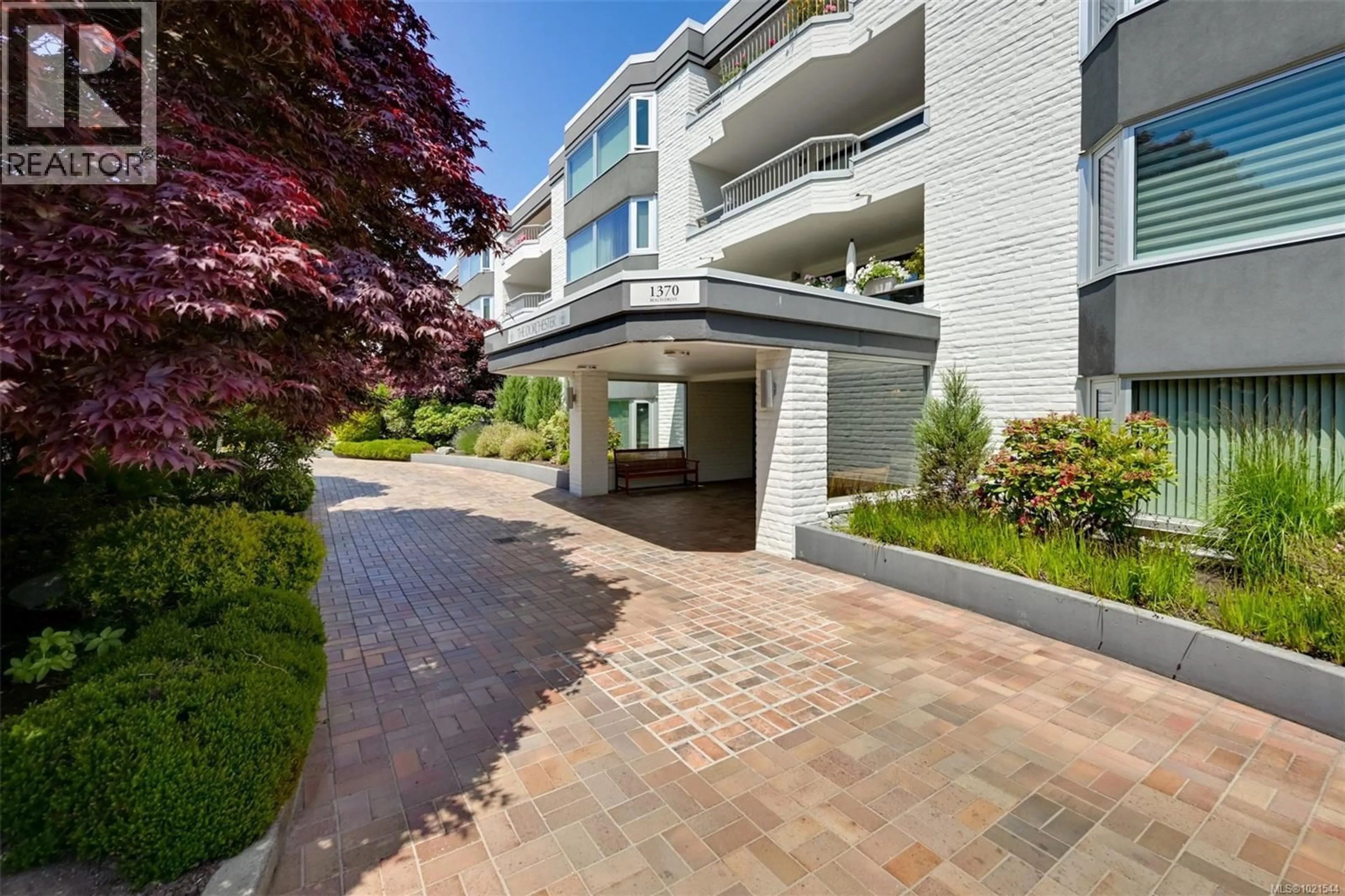 Patio, street for 409 - 1370 BEACH DRIVE, Oak Bay British Columbia V8S2N6