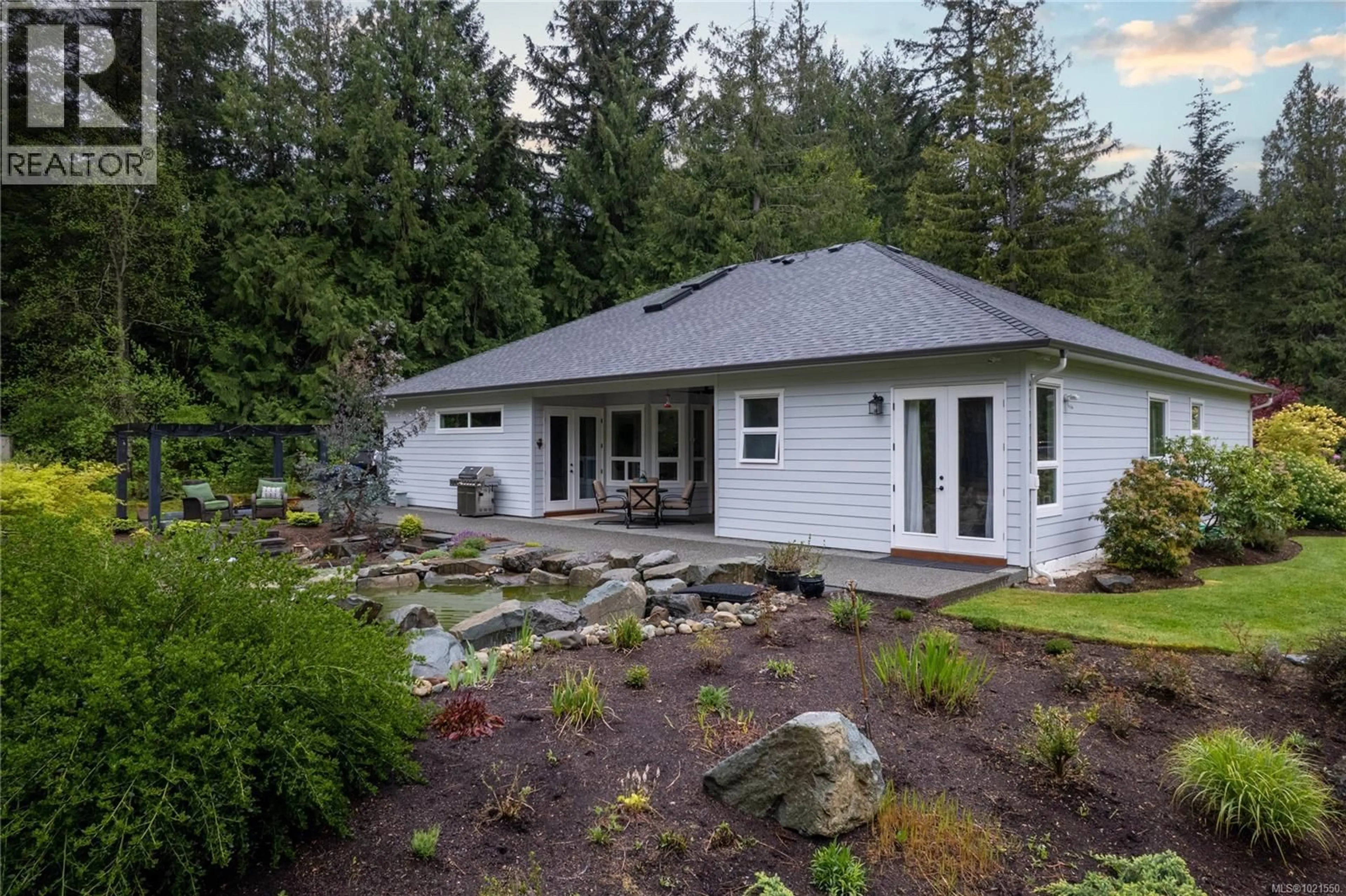 Home with vinyl exterior material, unknown for 7190 HASE PLACE, Lantzville British Columbia V0R2H0