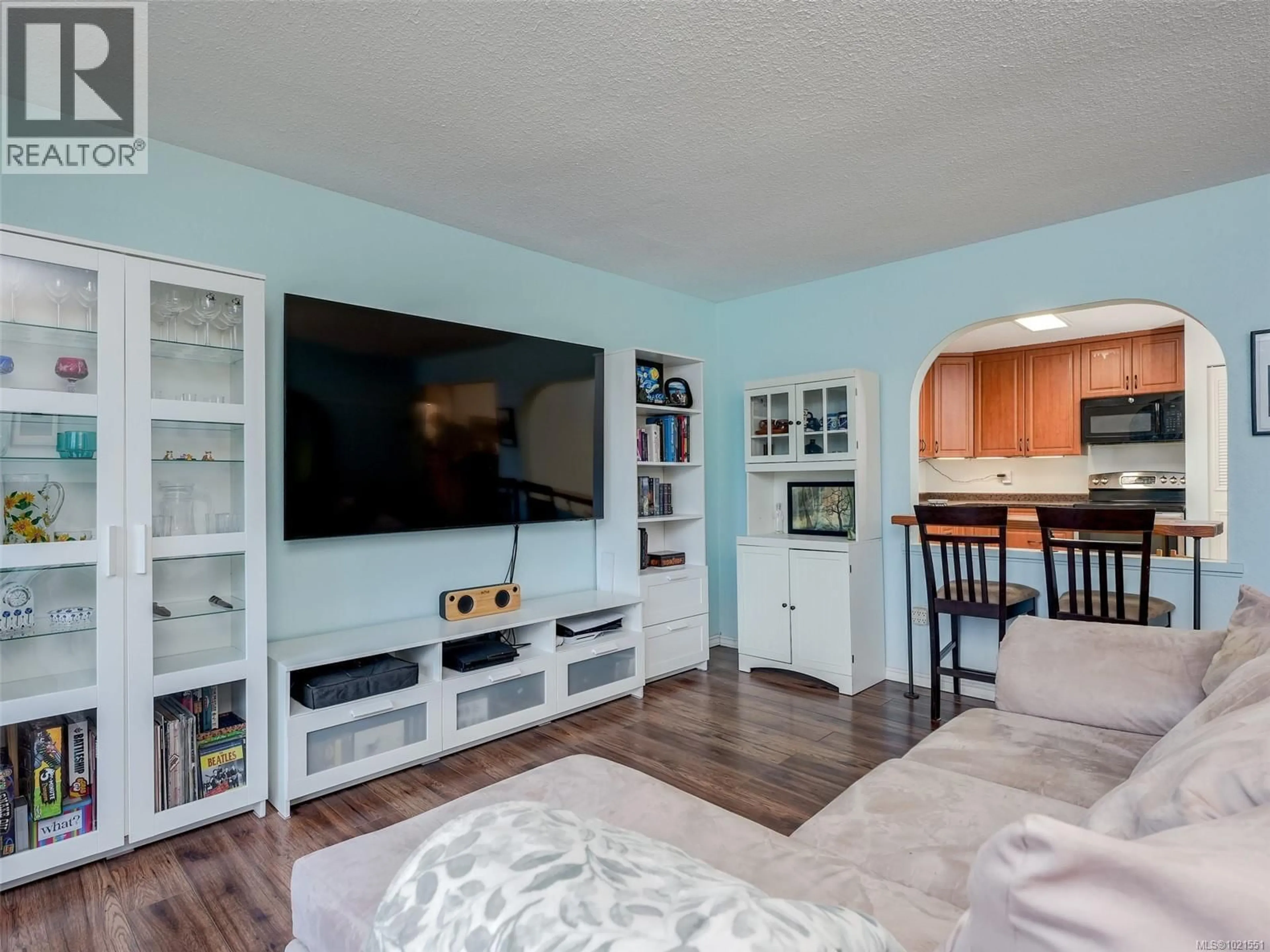 Living room with furniture, wood/laminate floor for 302 - 1005 MCKENZIE AVENUE, Saanich British Columbia V8X4A9