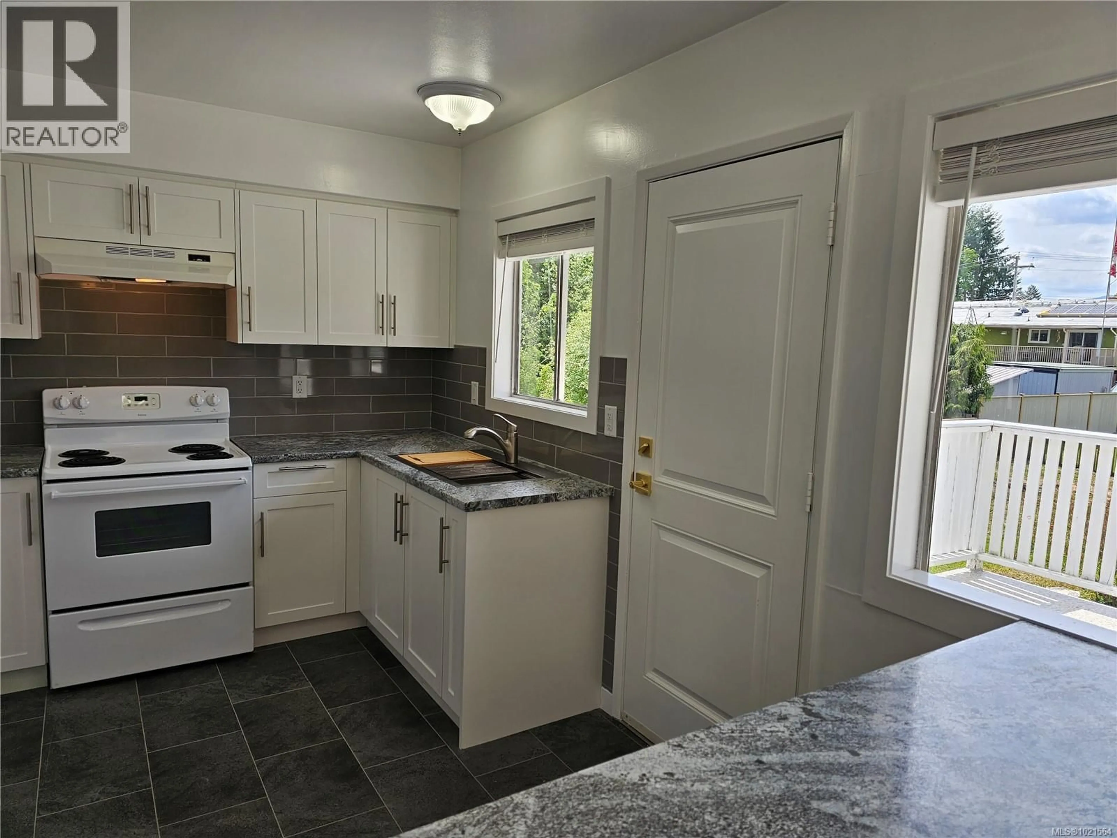 Standard kitchen, ceramic/tile floor for 5890 CHESTERFIELD AVENUE, Duncan British Columbia V9L3M7