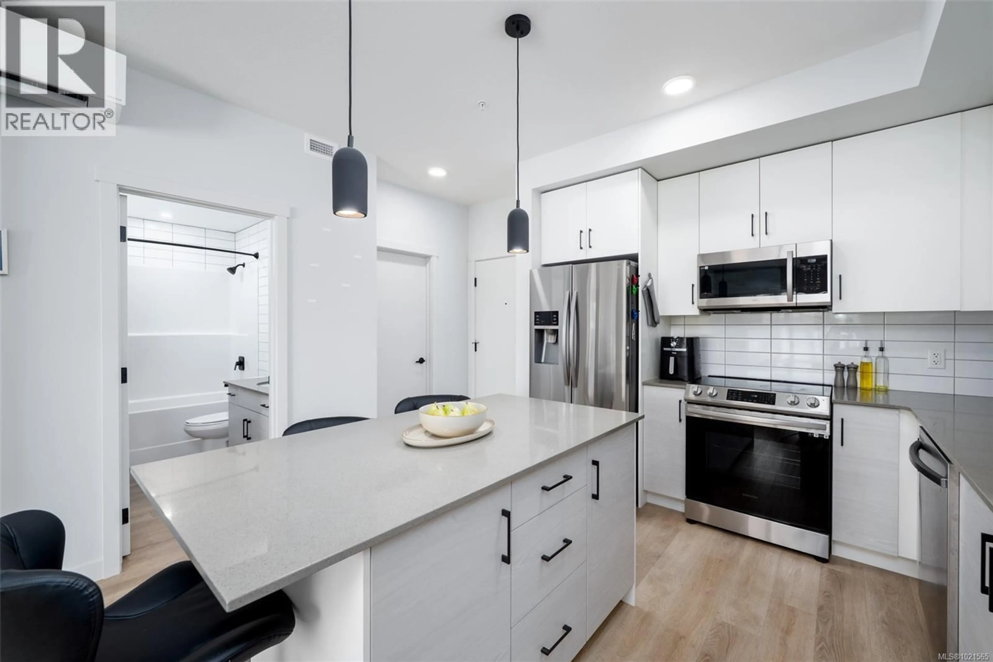 Open concept kitchen, ceramic/tile floor for 315 - 2469 GATEWAY ROAD, Langford British Columbia V9B6R7
