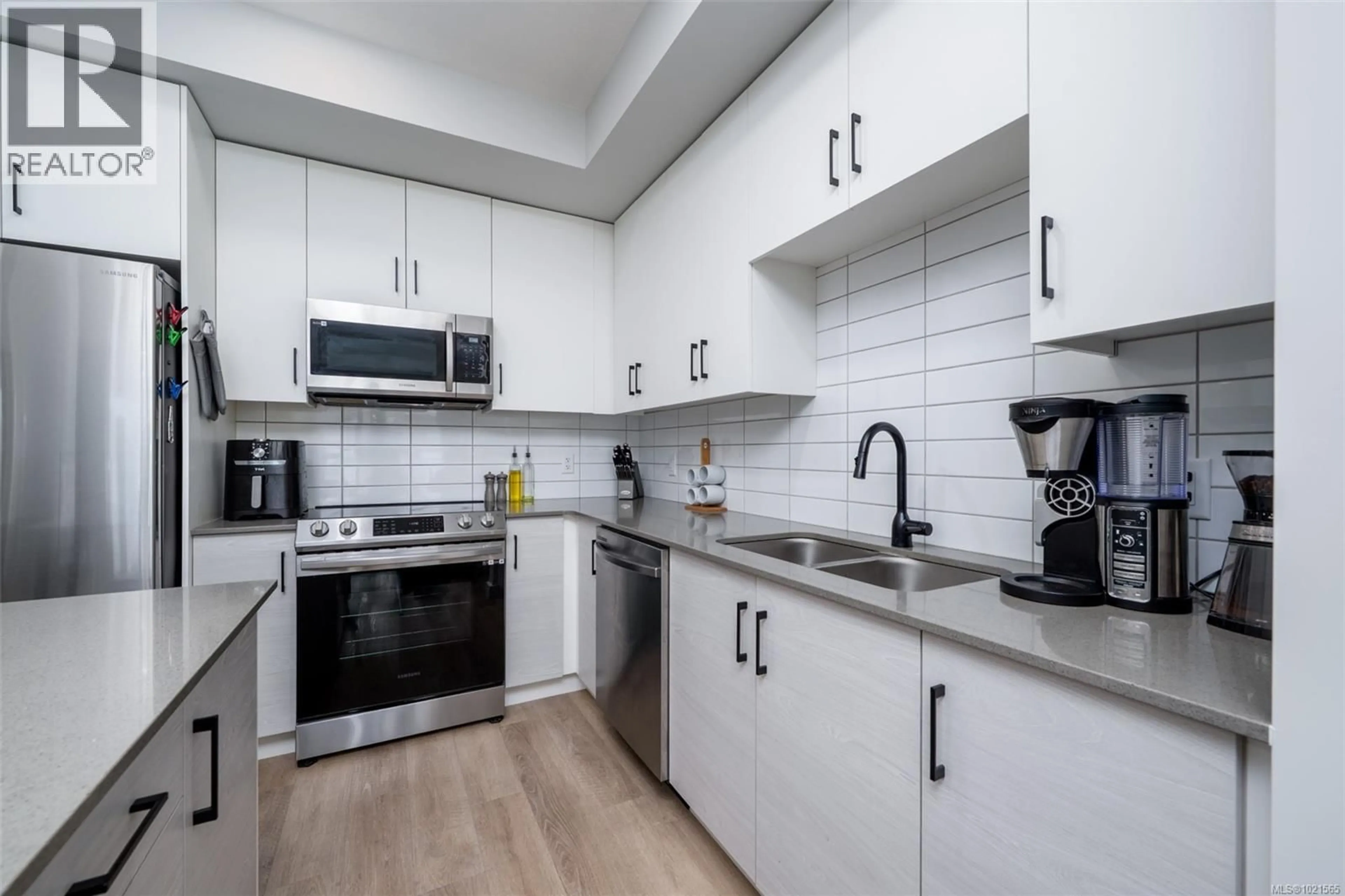 Standard kitchen, unknown for 315 - 2469 GATEWAY ROAD, Langford British Columbia V9B6R7