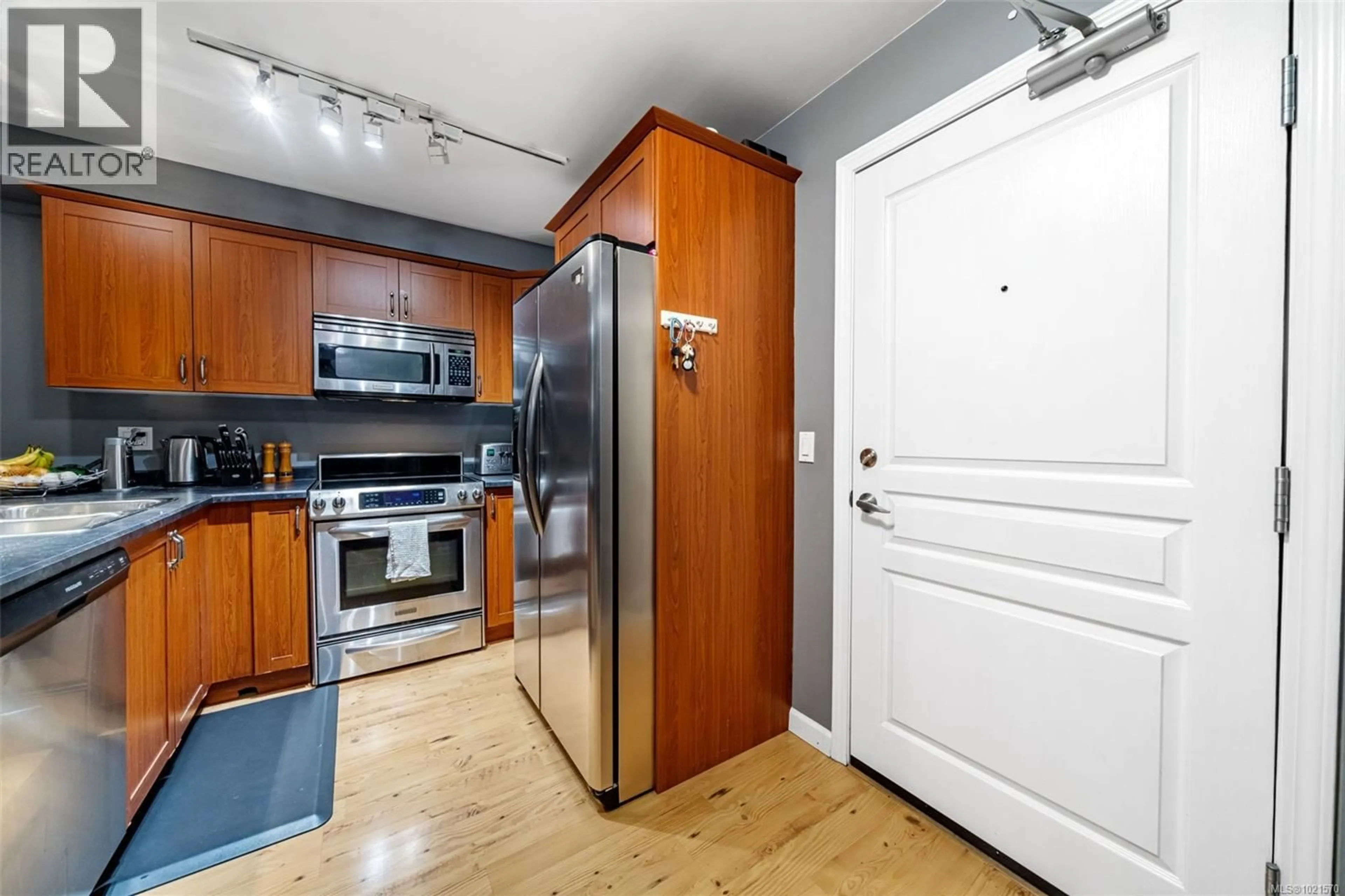 Standard kitchen, unknown for 315 - 663 GOLDSTREAM AVENUE, Langford British Columbia V9B2W9