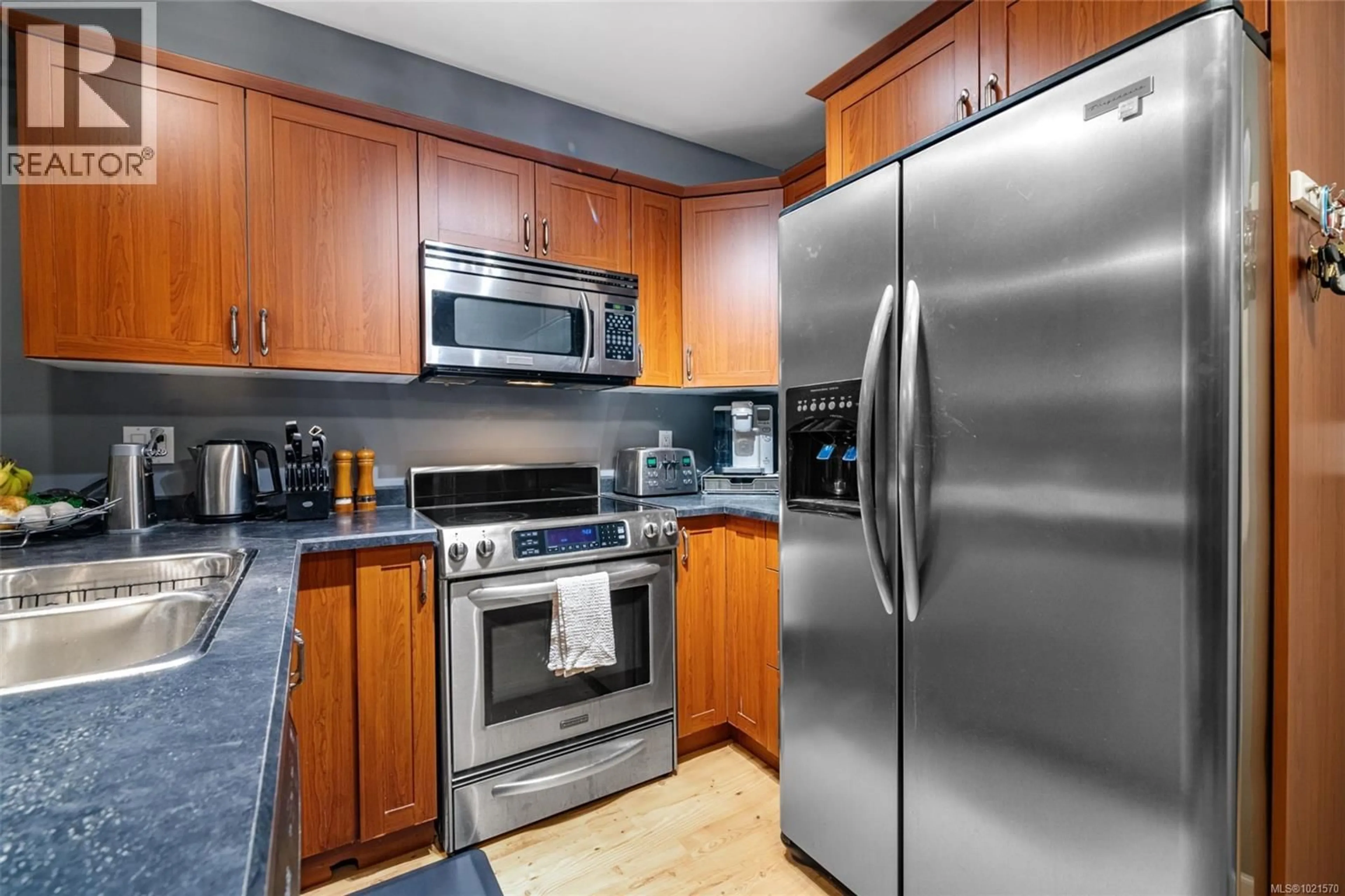 Standard kitchen, unknown for 315 - 663 GOLDSTREAM AVENUE, Langford British Columbia V9B2W9