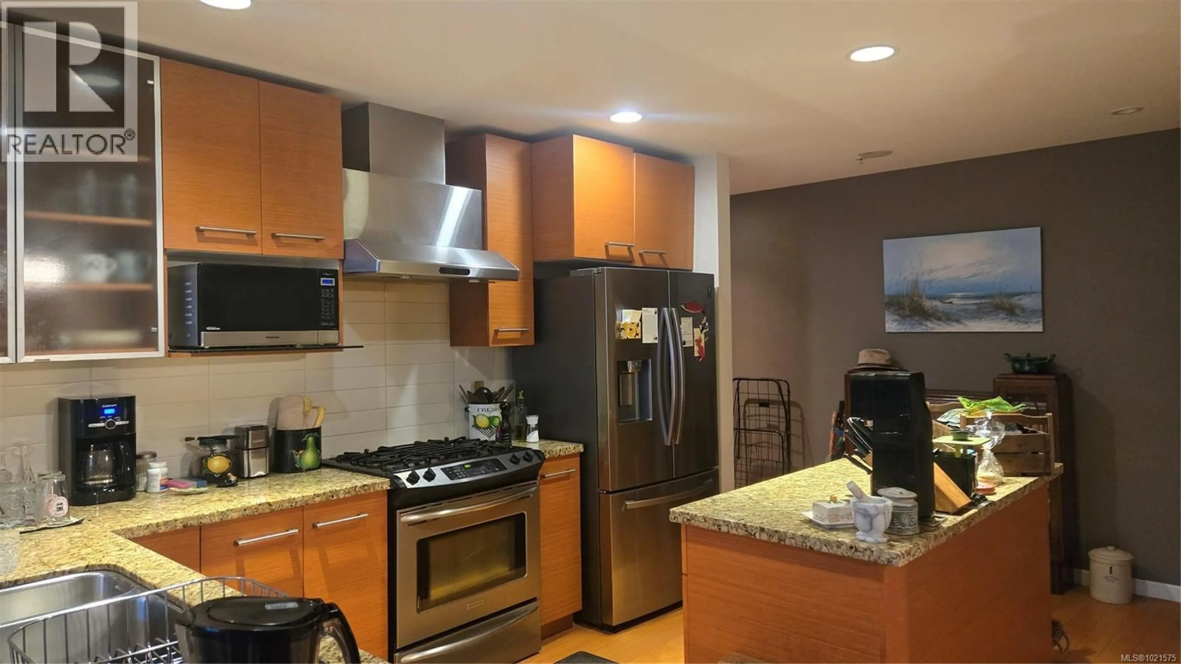 Standard kitchen, unknown for 503 - 38 FRONT STREET, Nanaimo British Columbia V9R0B8