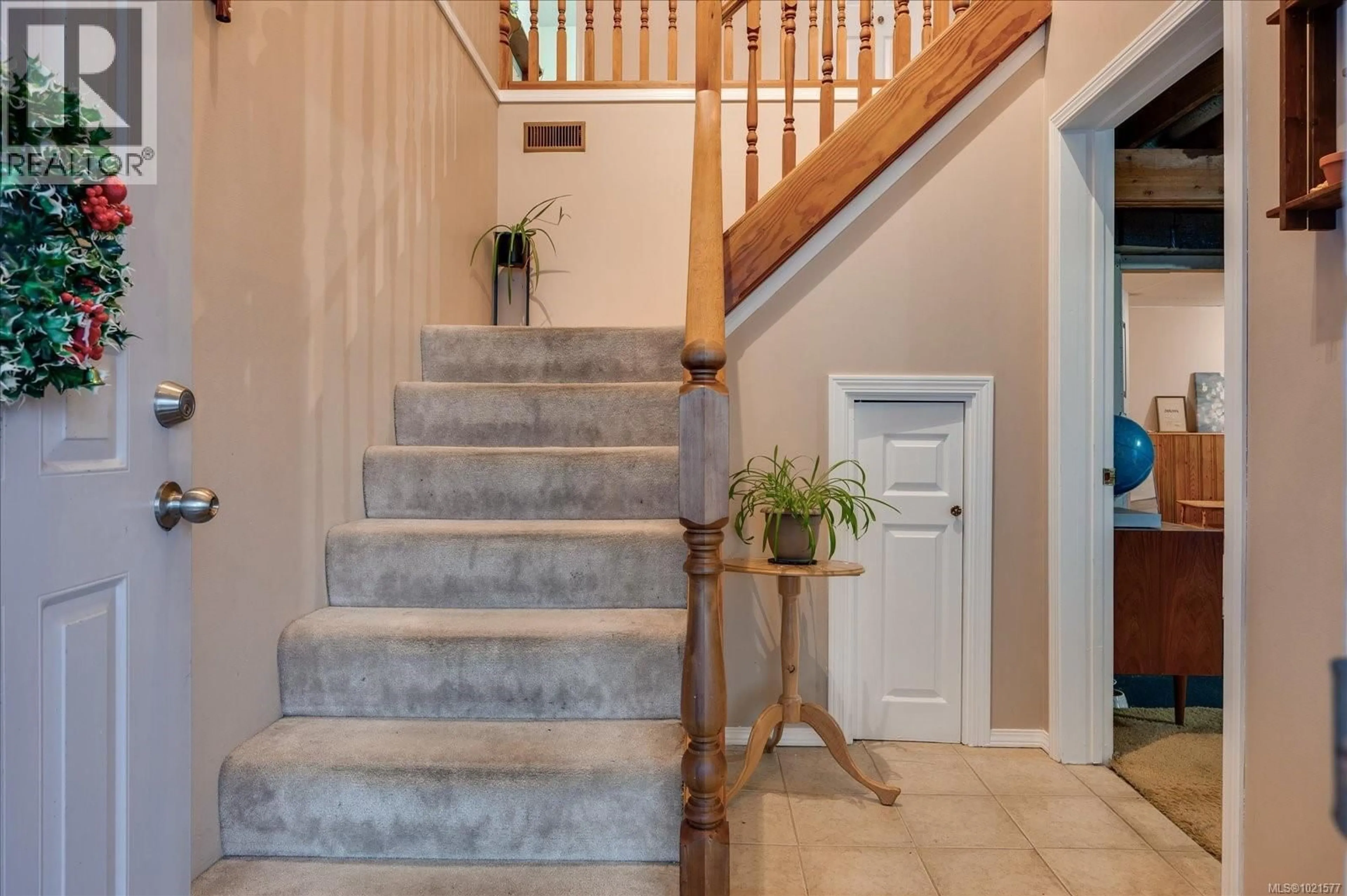 Stairs for 1085 COLLEGE DRIVE, Nanaimo British Columbia V9R5V5