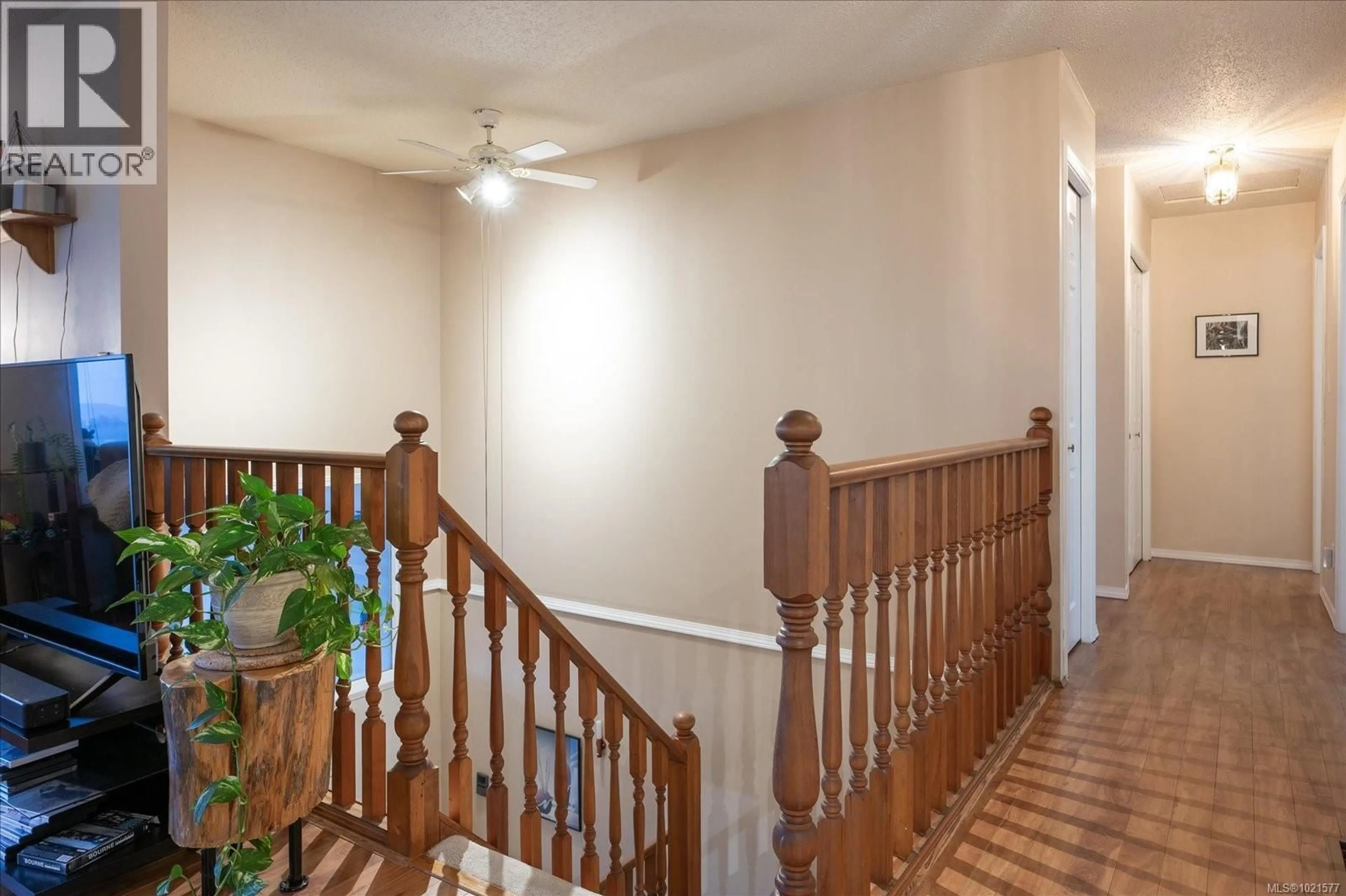 Indoor foyer for 1085 COLLEGE DRIVE, Nanaimo British Columbia V9R5V5