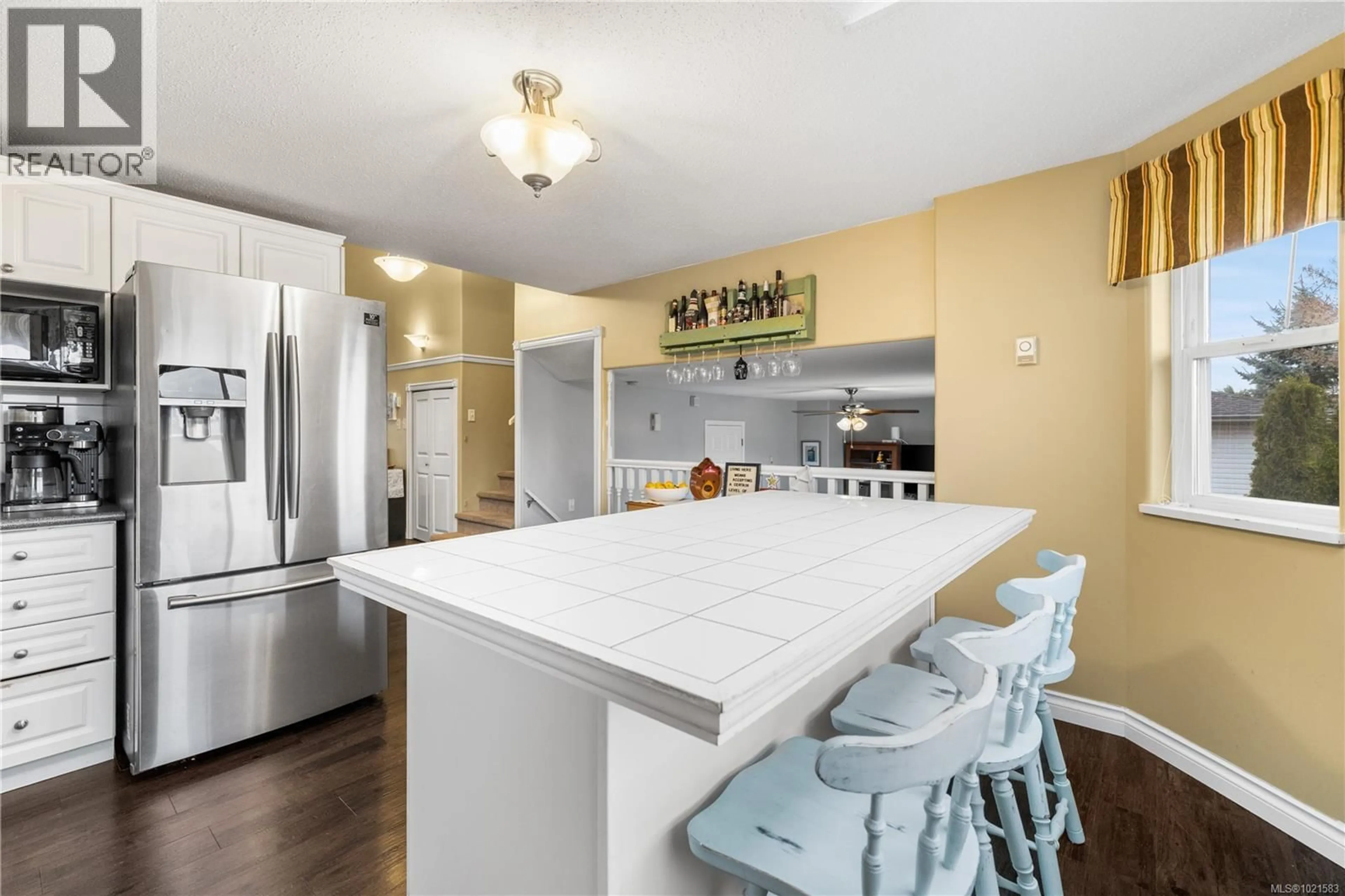 Open concept kitchen, ceramic/tile floor for 2343 GALERNO ROAD, Campbell River British Columbia V9W8A5
