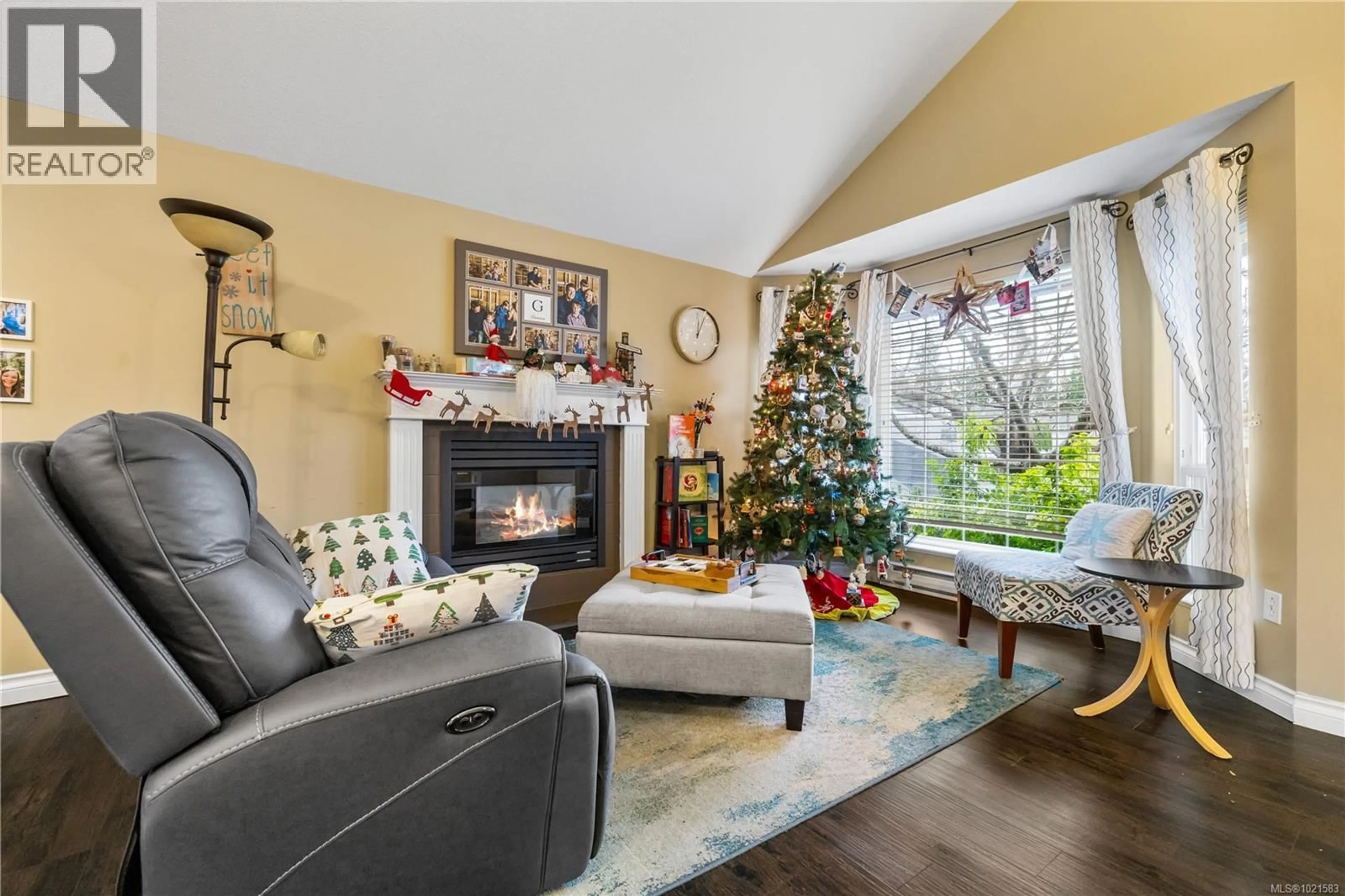 Living room with furniture, unknown for 2343 GALERNO ROAD, Campbell River British Columbia V9W8A5