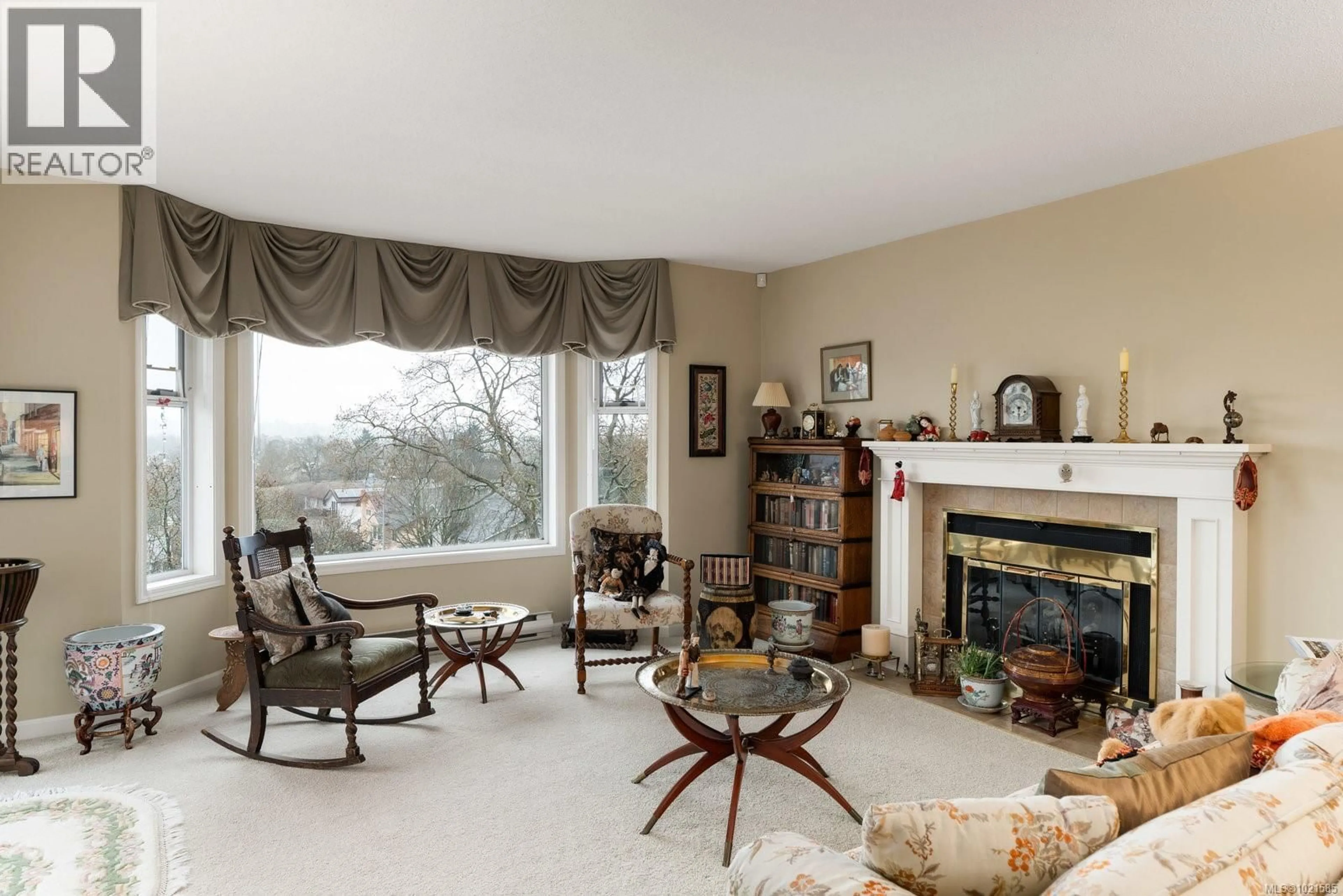 Living room with furniture, unknown for 5 - 1356 SLATER STREET, Saanich British Columbia V8X2P9