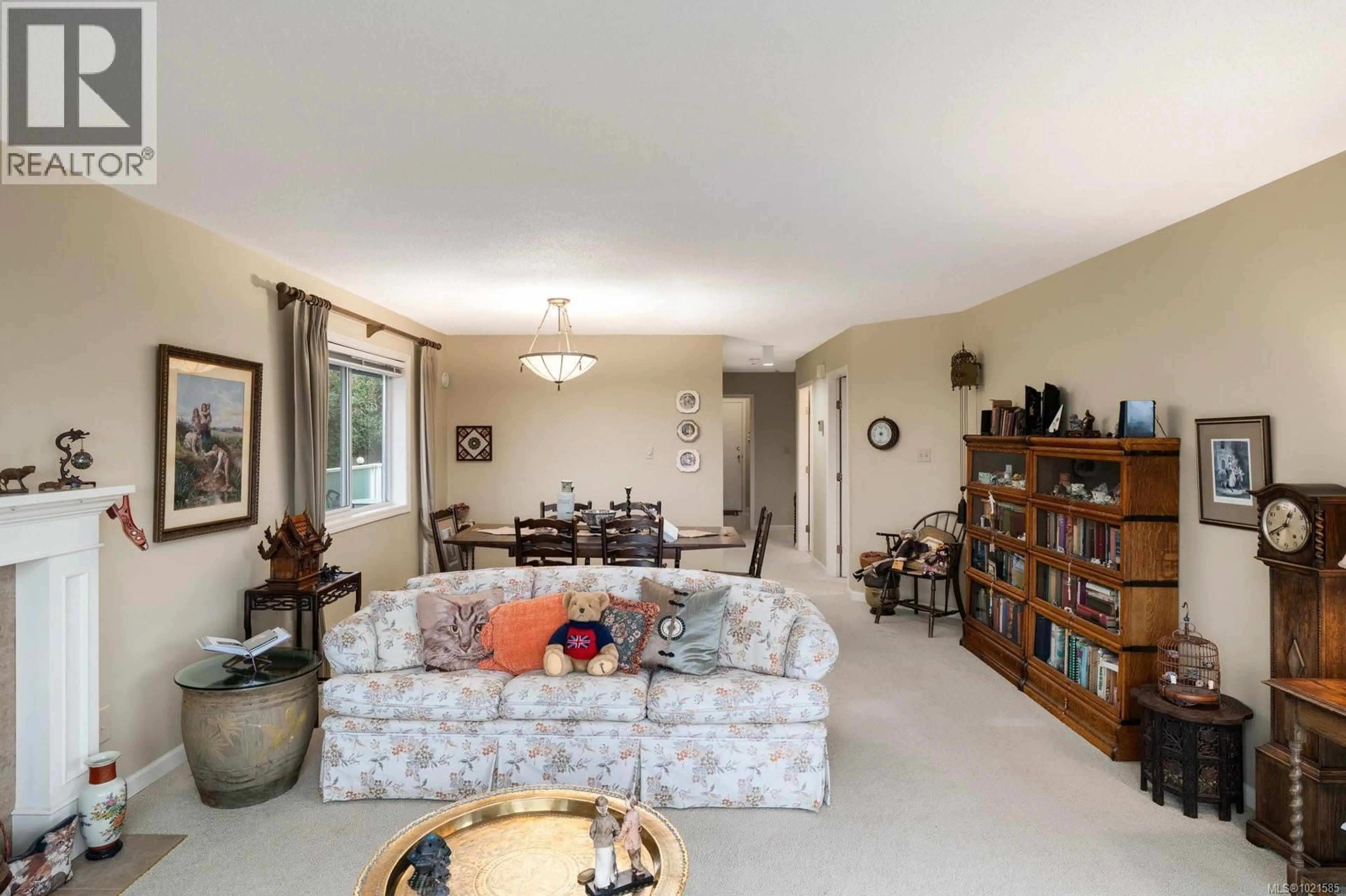 Living room with furniture, unknown for 5 - 1356 SLATER STREET, Saanich British Columbia V8X2P9