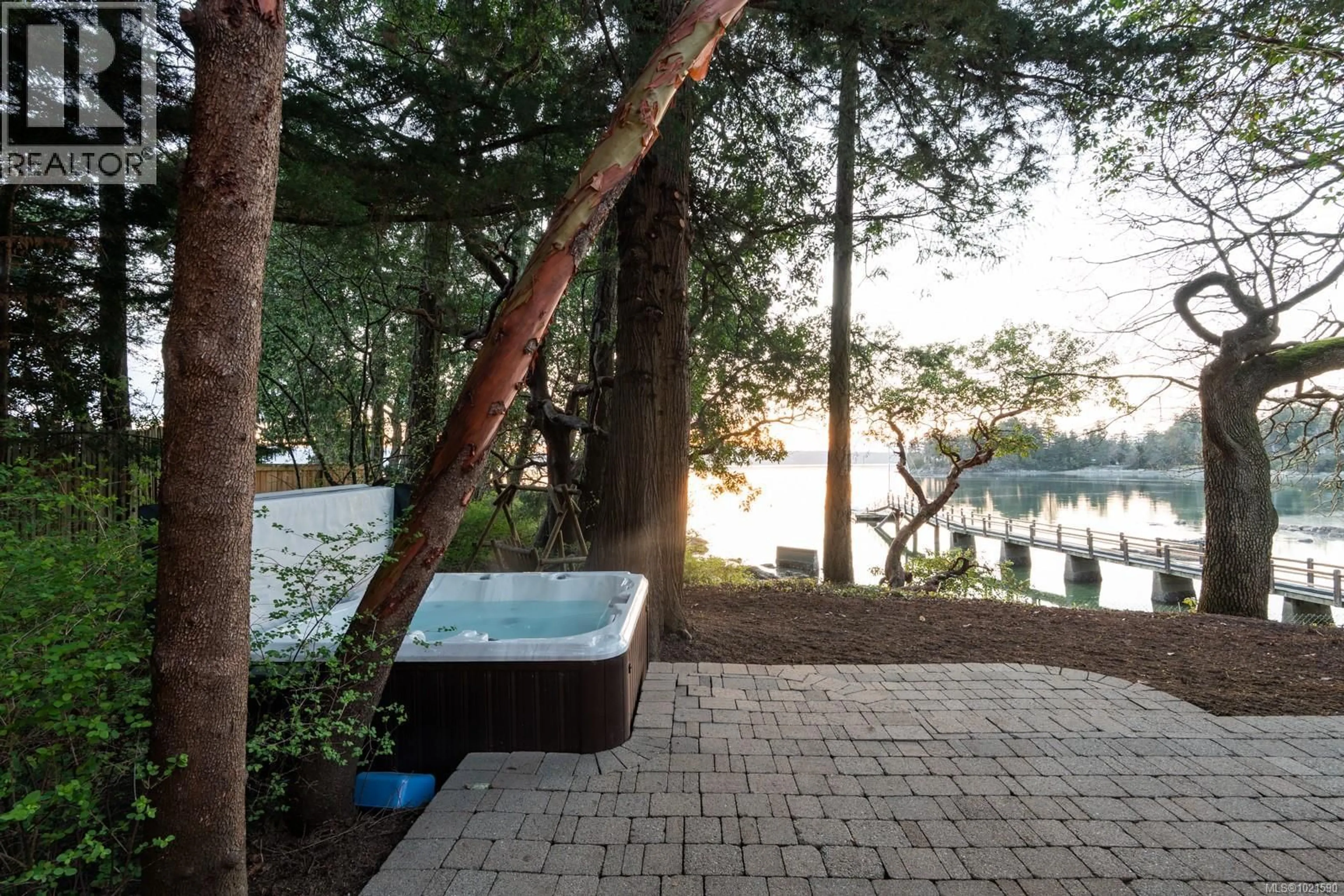 Patio, water/lake/river/ocean view for 675 TOWNER PARK ROAD, North Saanich British Columbia V8L5L7