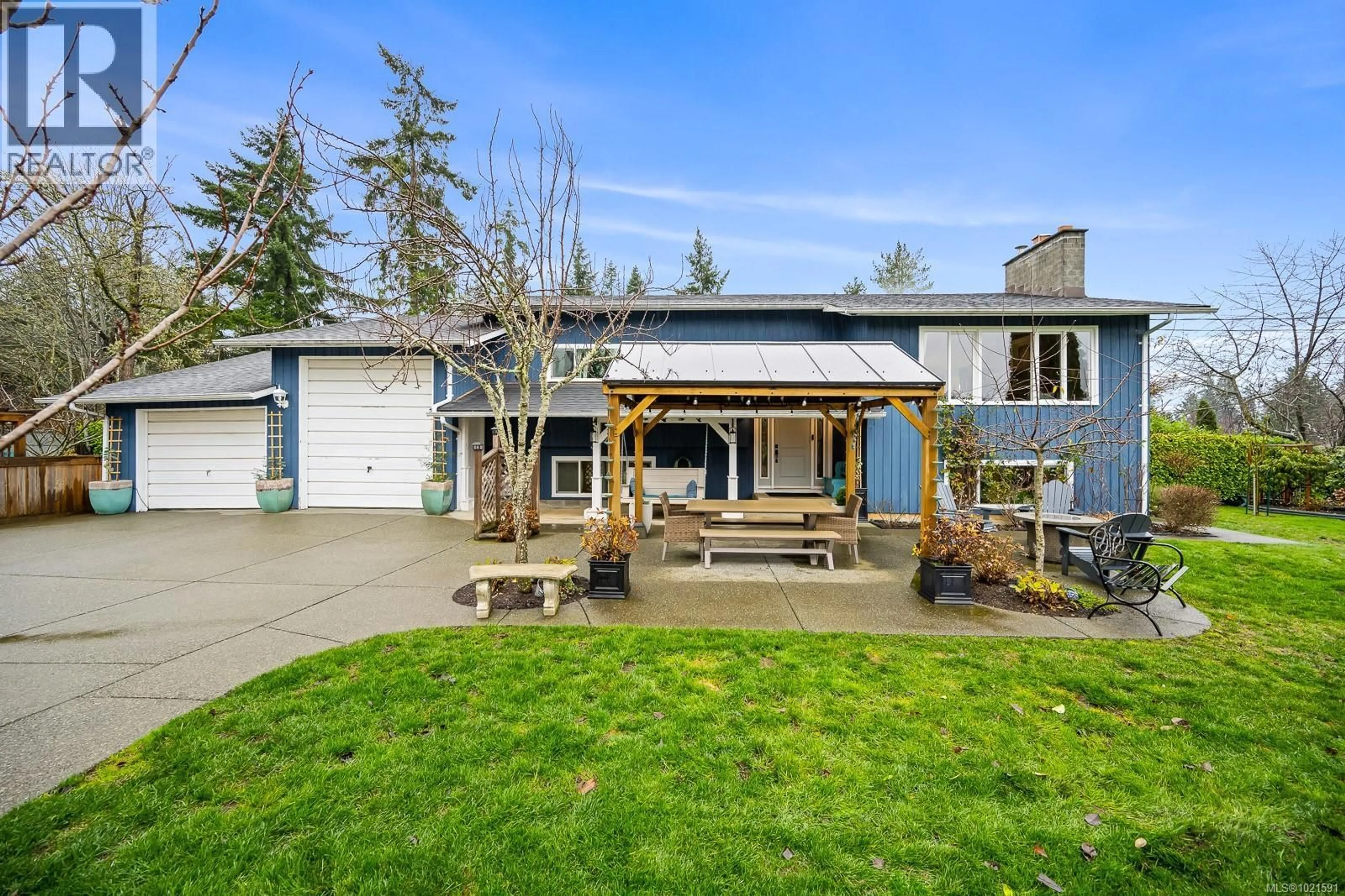 A pic from outside/outdoor area/front of a property/back of a property/a pic from drone, unknown for 4675 MONTROSE DRIVE, Courtenay British Columbia V9N9S8