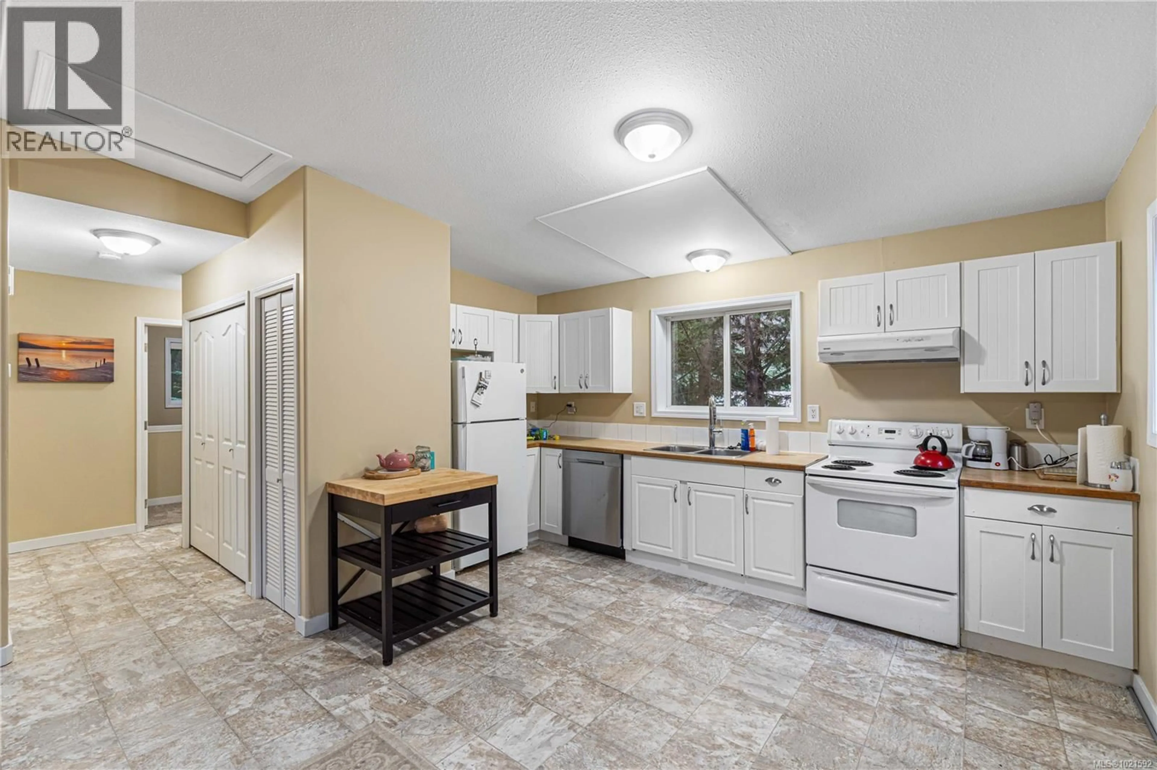 Standard kitchen, ceramic/tile floor for 6 - 2100 ERRINGTON ROAD, Errington British Columbia V0R1V0