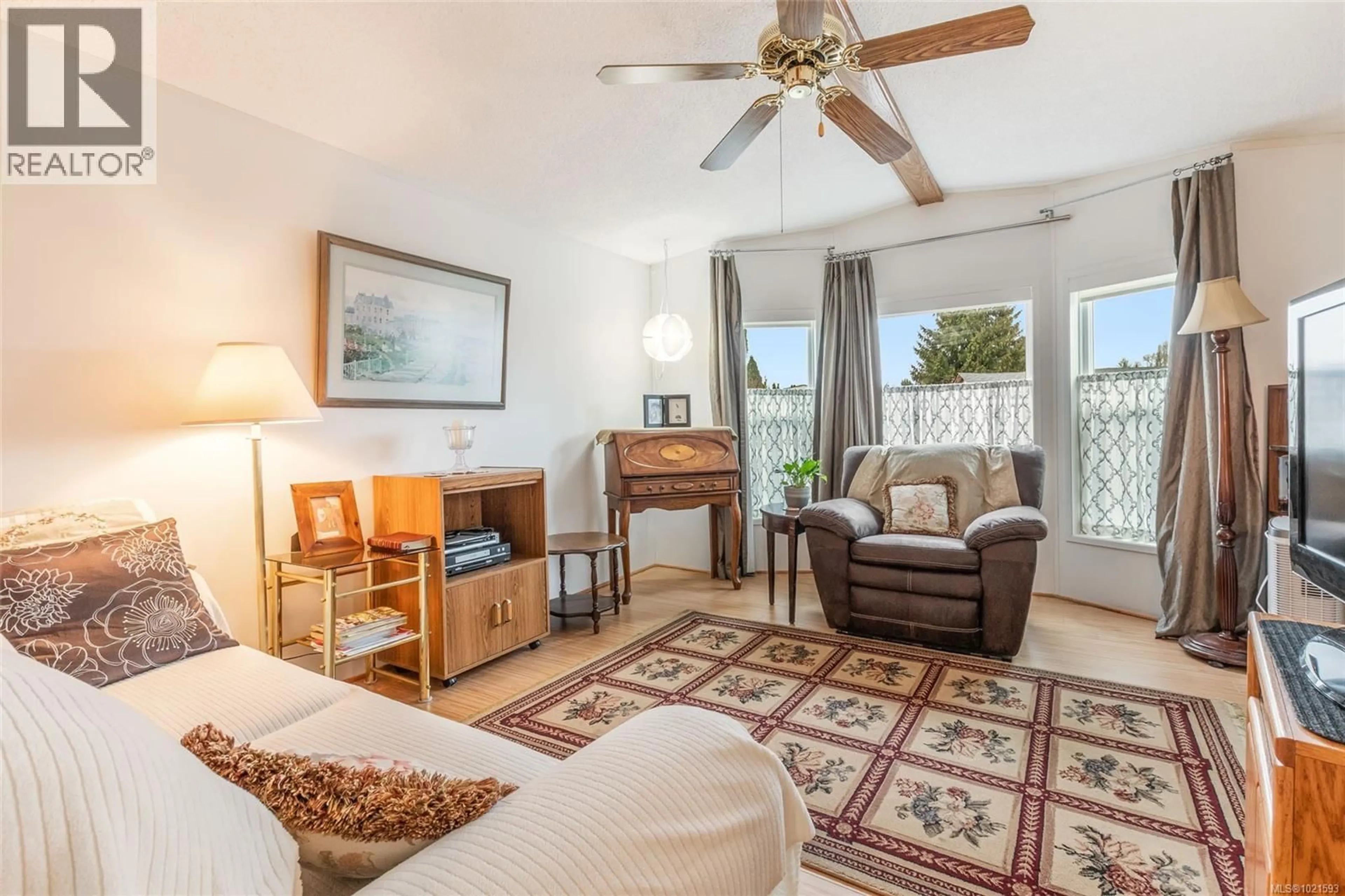 Living room with furniture, unknown for 408 - 2885 BOYS ROAD, Duncan British Columbia V9L4Y9