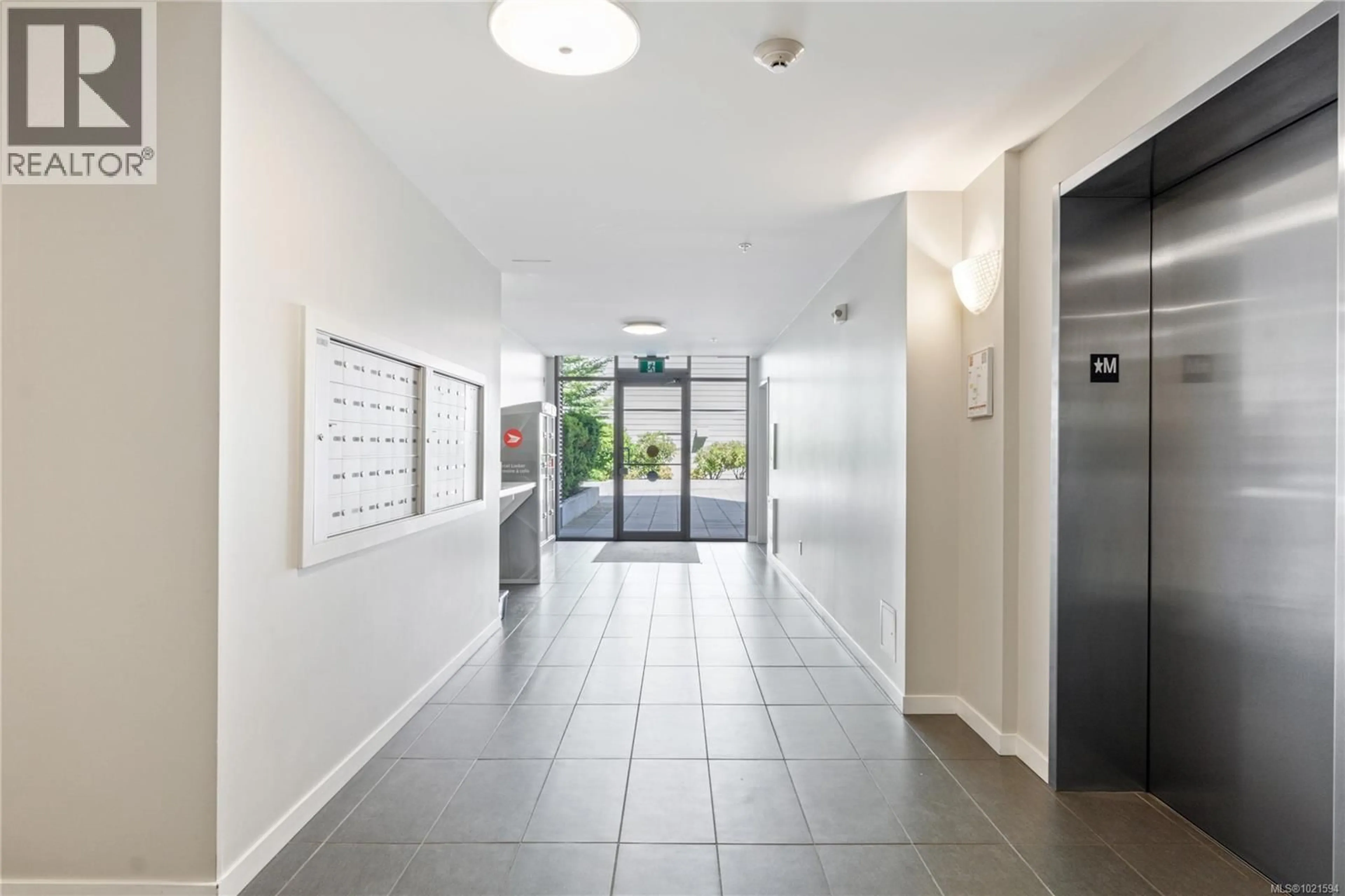 Indoor foyer for 211 - 785 TYEE ROAD, Victoria British Columbia V9A0G2